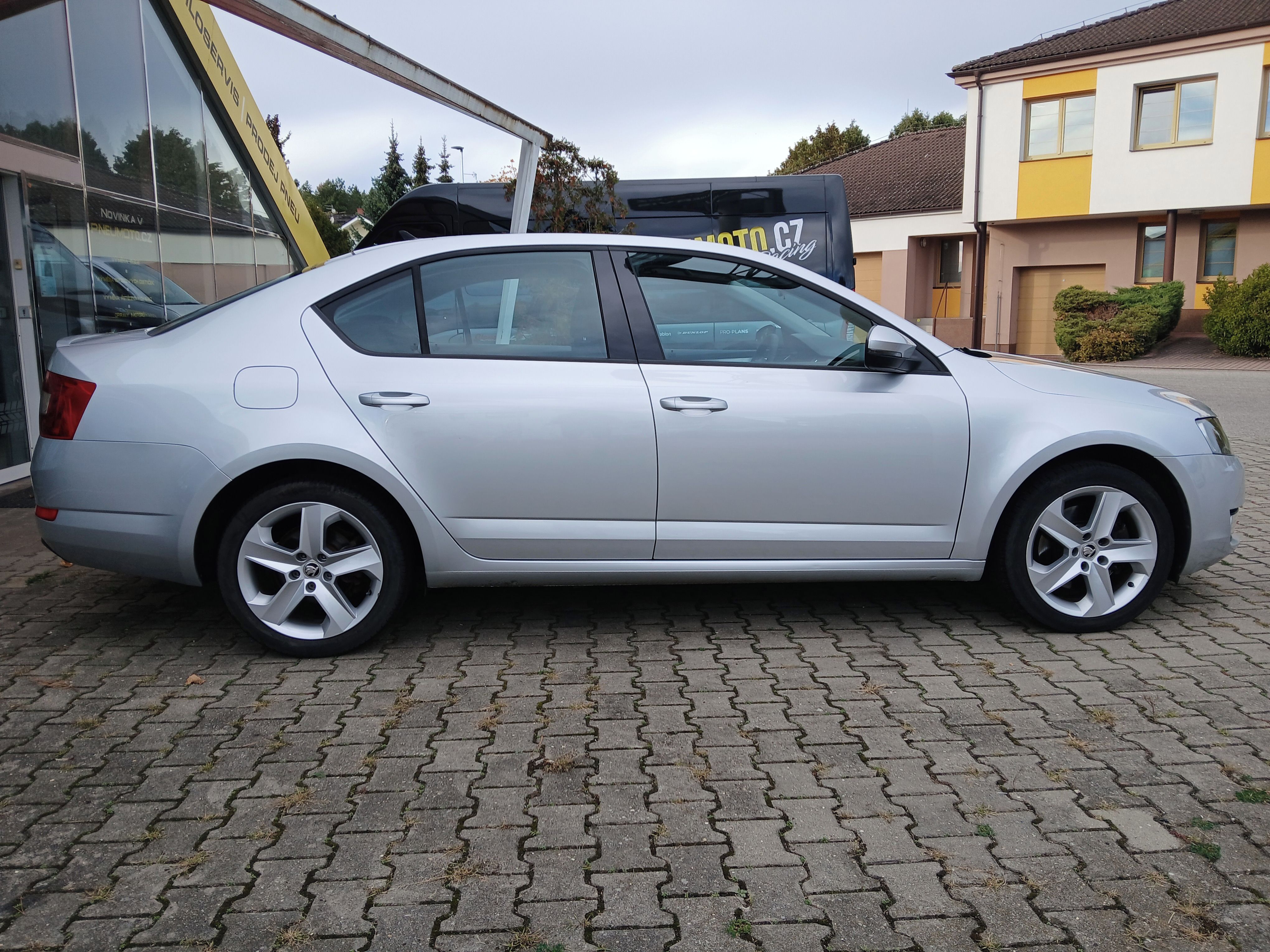 Škoda Octavia, 1.8TSI, 132kW, manuál, 1.maj. - fotka 6