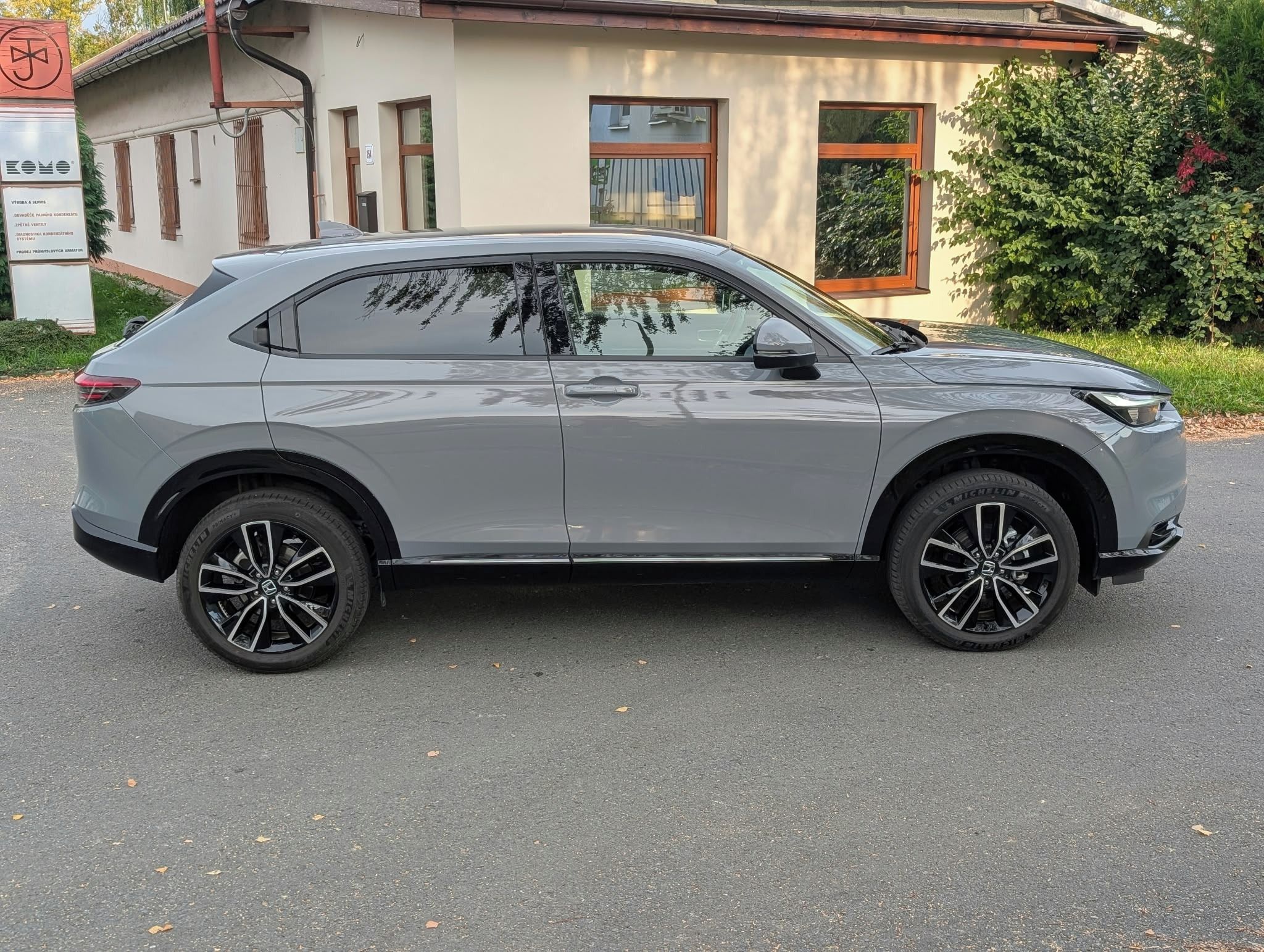 Honda HR-V, 1.5e:HEV Advance jen 8.900km! - fotka 2