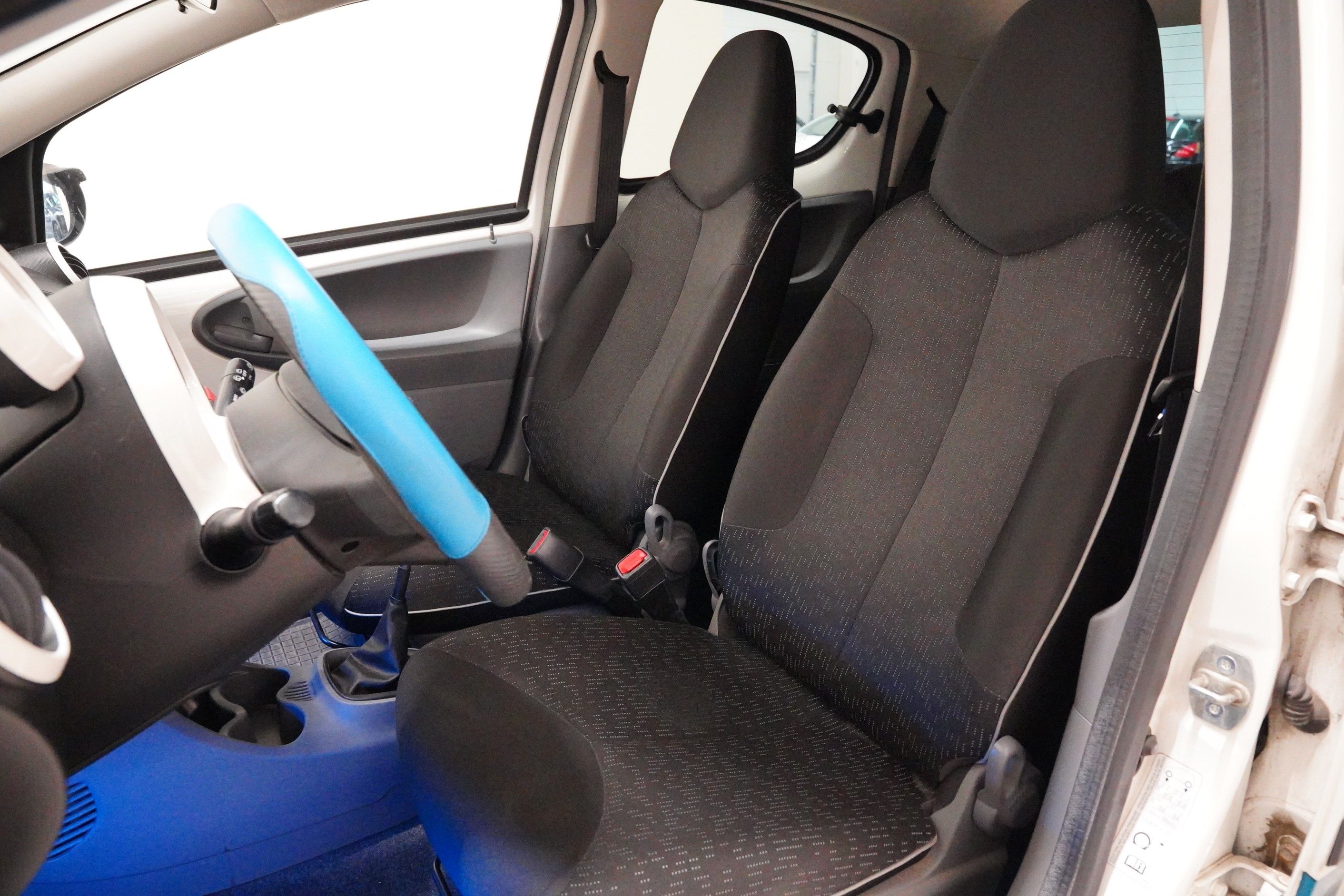Peugeot 107, 1.0i 50 kW Active - fotka 6