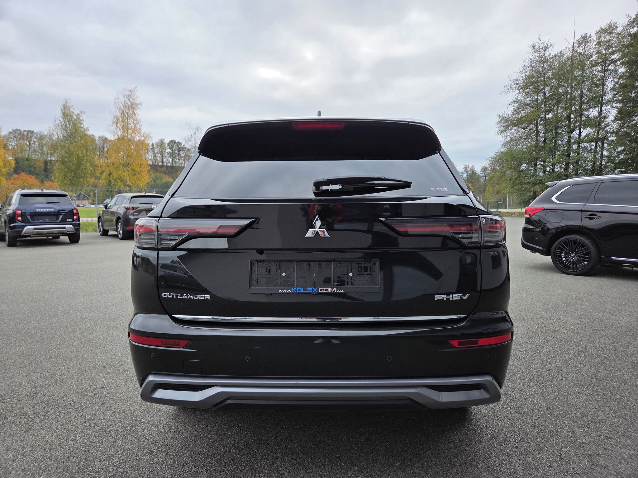 Mitsubishi Outlander, 2.4 PHEV 4x4 INSTYLE, taž. zař - fotka 4