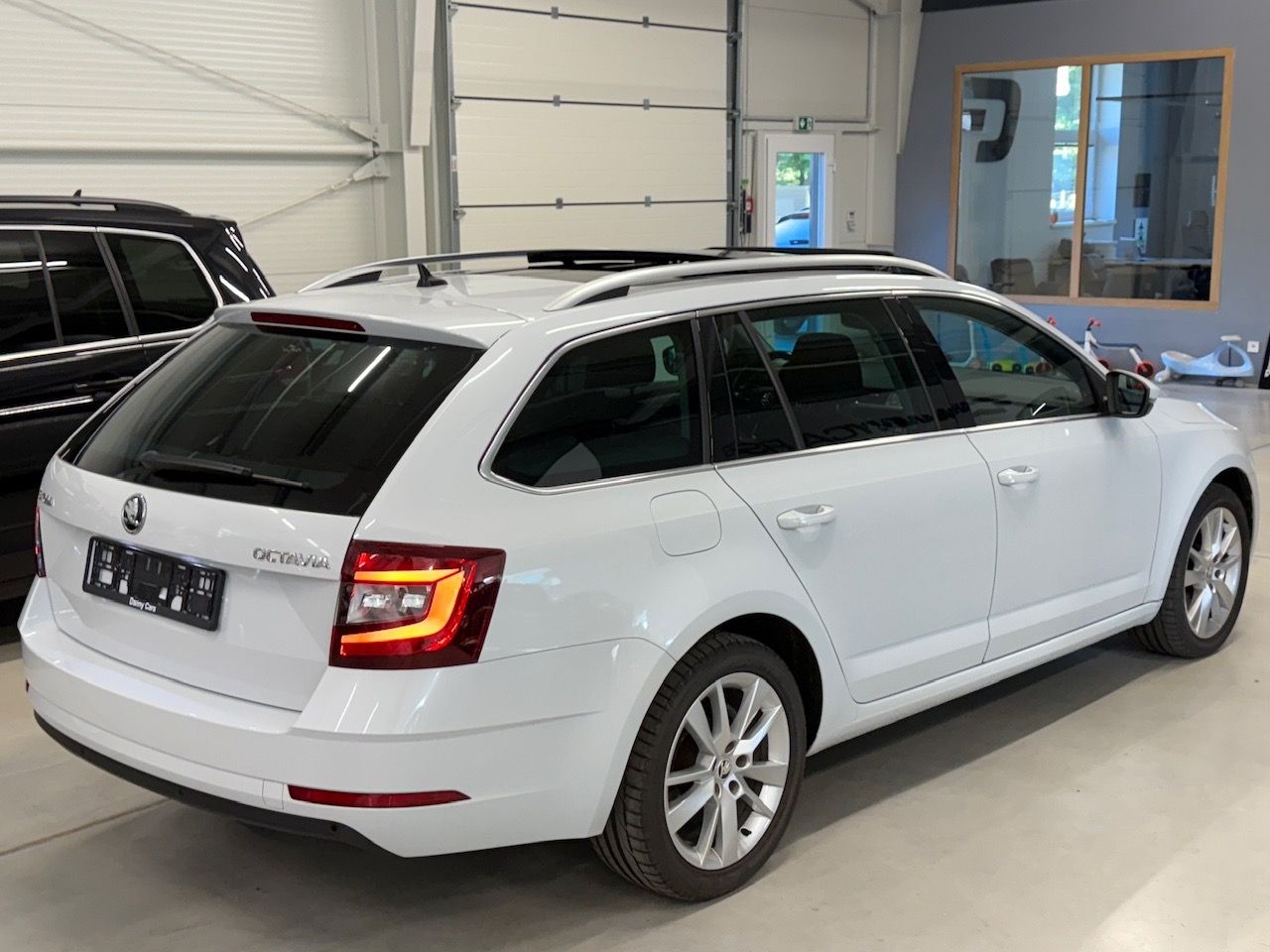 Škoda Octavia, Combi 2.0TDI DSG STYLE PLUS - fotka 4