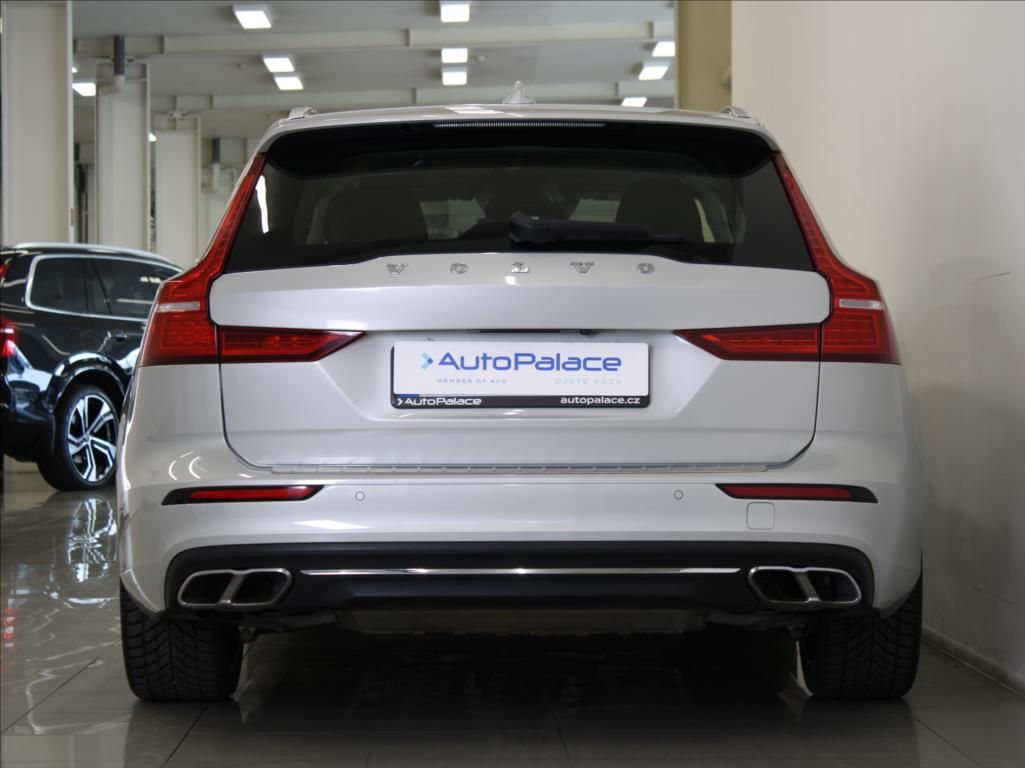 Volvo V60, 2,0 T8 AWD Recharge Insc.Vent. - fotka 4
