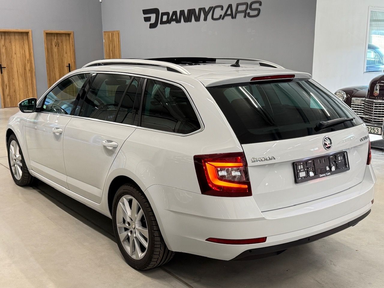 Škoda Octavia, Combi 2.0TDI DSG STYLE PLUS - fotka 2