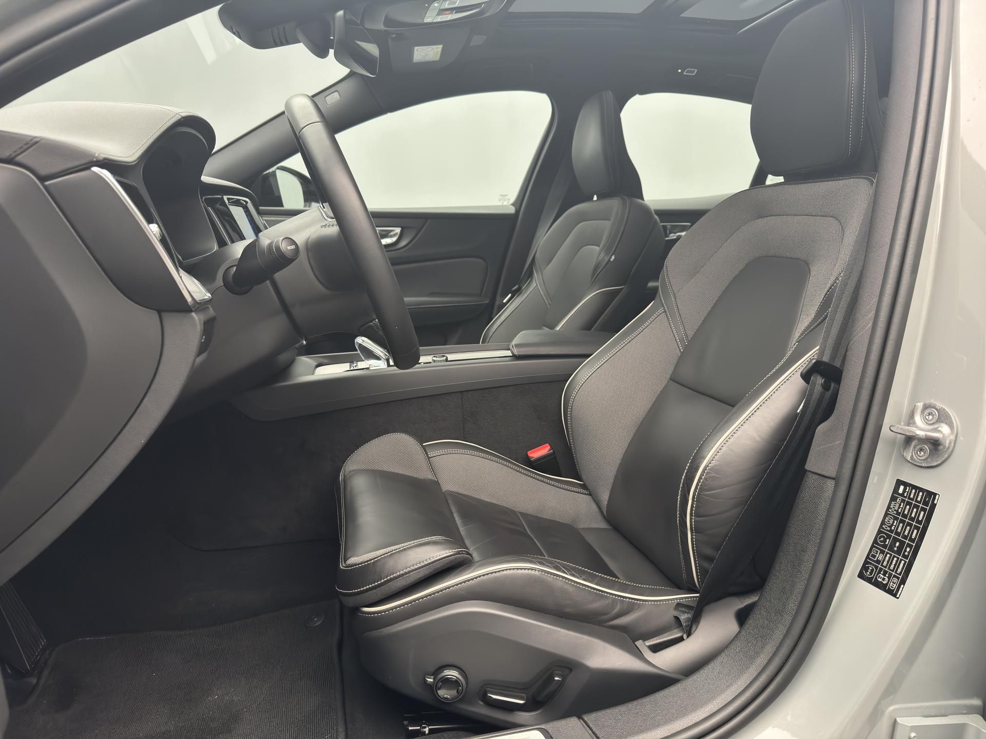 Volvo S60, B5 AWD ULTIMATE CZ 1.maj - fotka 4