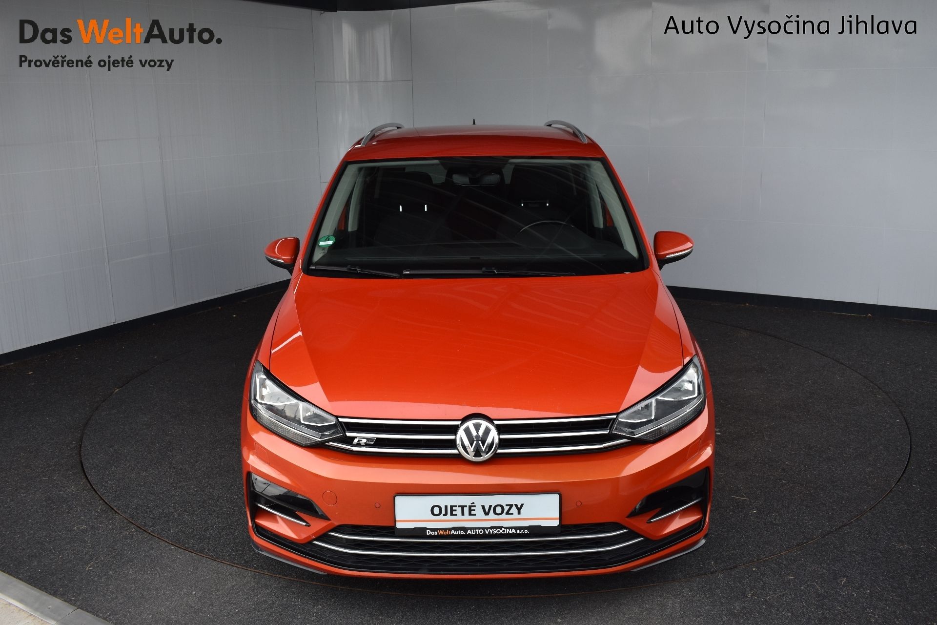 Volkswagen Touran, R-Line 1,4 TSI DSG 110kW tažné - fotka 4