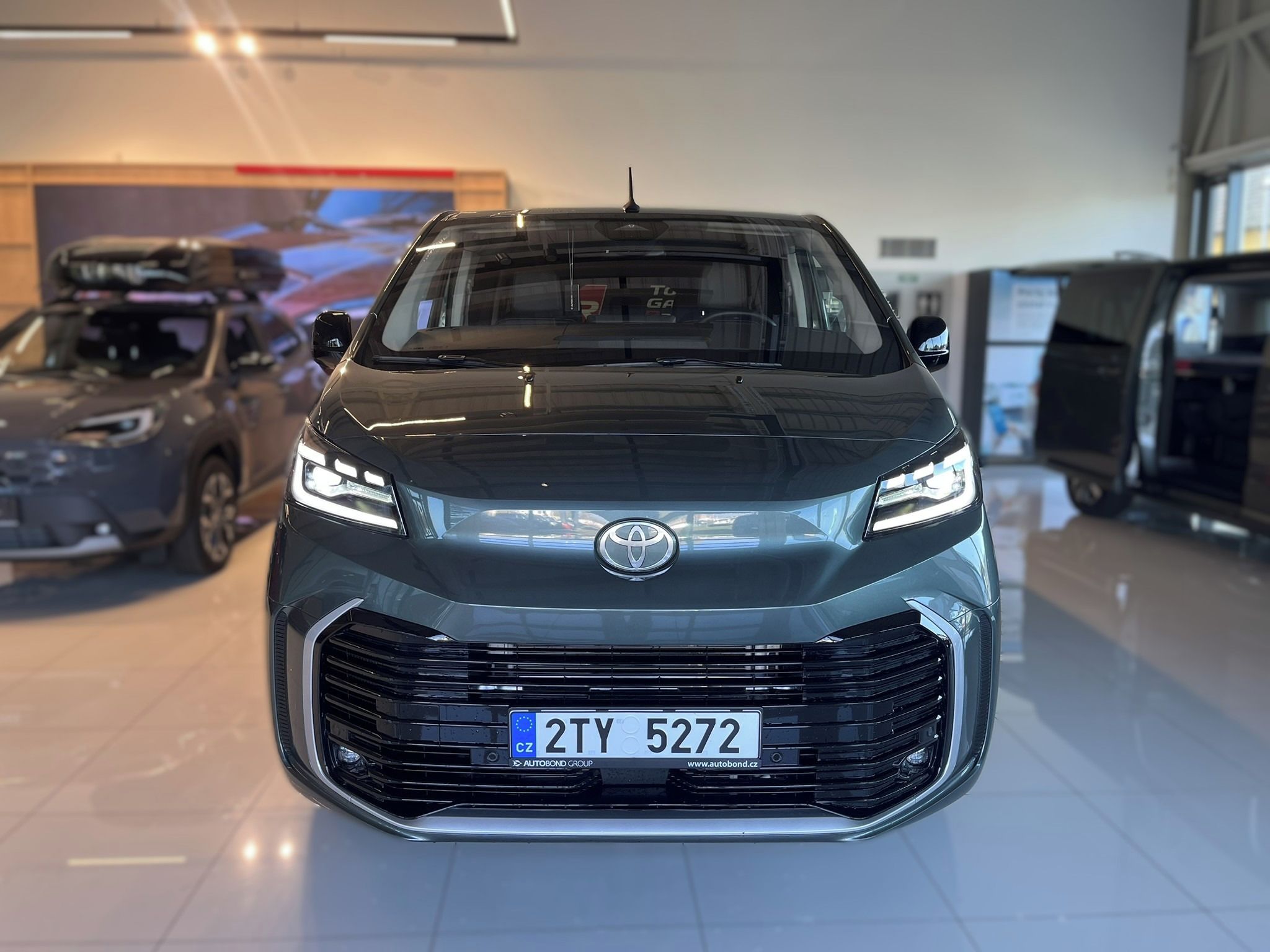 Toyota Proace Verso, 2.2D 8AT L2 VIP | TAŽNÉ - fotka 2