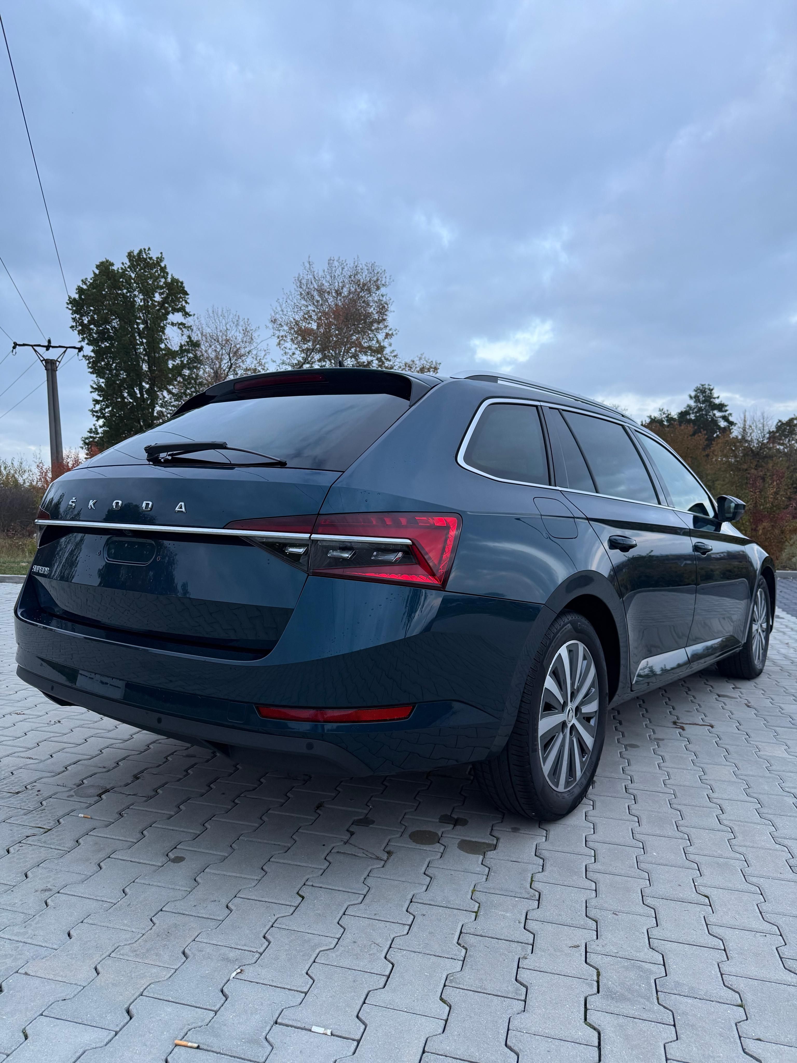 Škoda Superb, III Combi 2.0TDI 2023 MATRIX - fotka 4