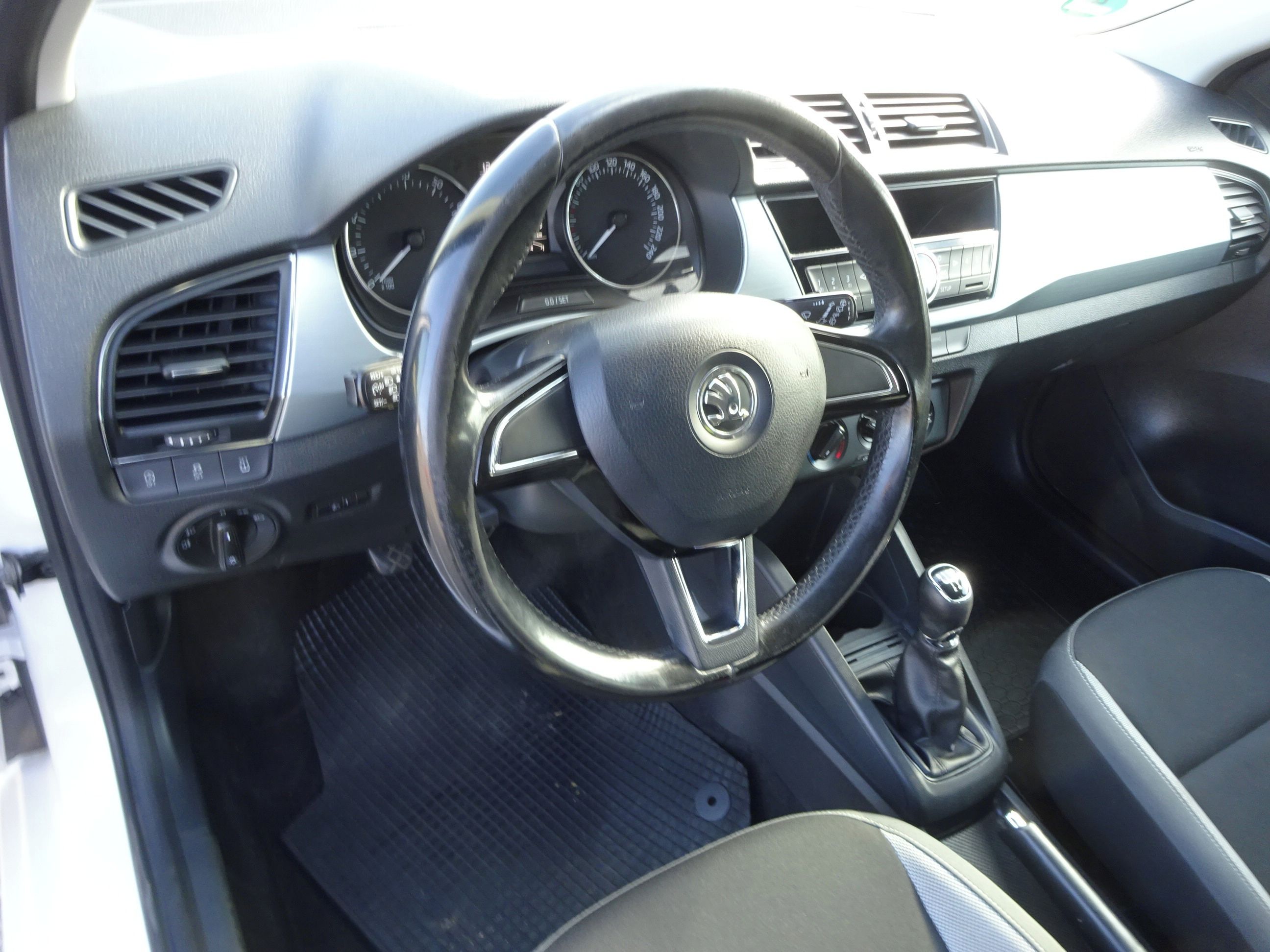 Škoda Fabia, 1.2 TSI (66 KW) ELEGANCE - fotka 5