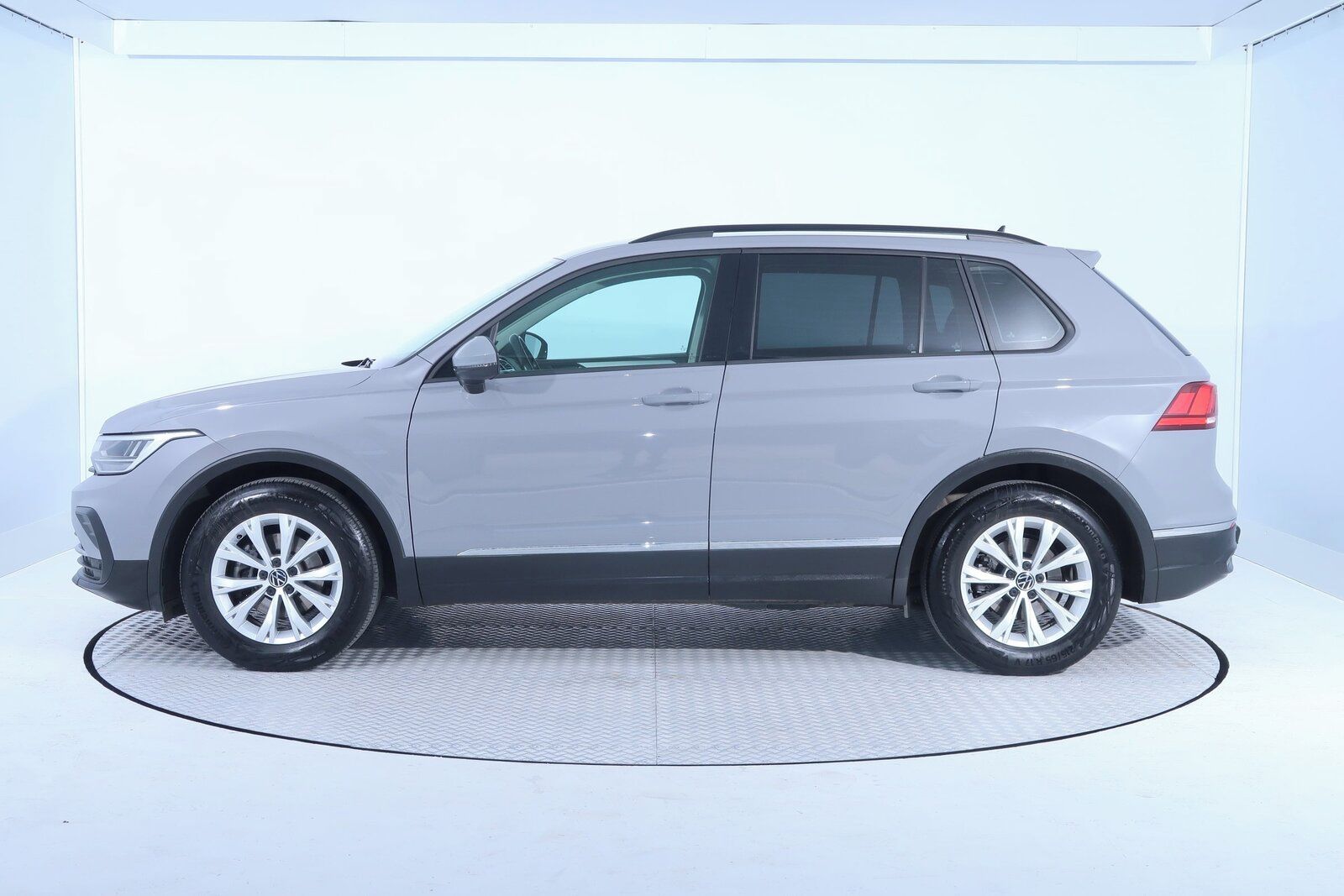 Volkswagen Tiguan, 1.5 TSI, Serv.kniha - fotka 3