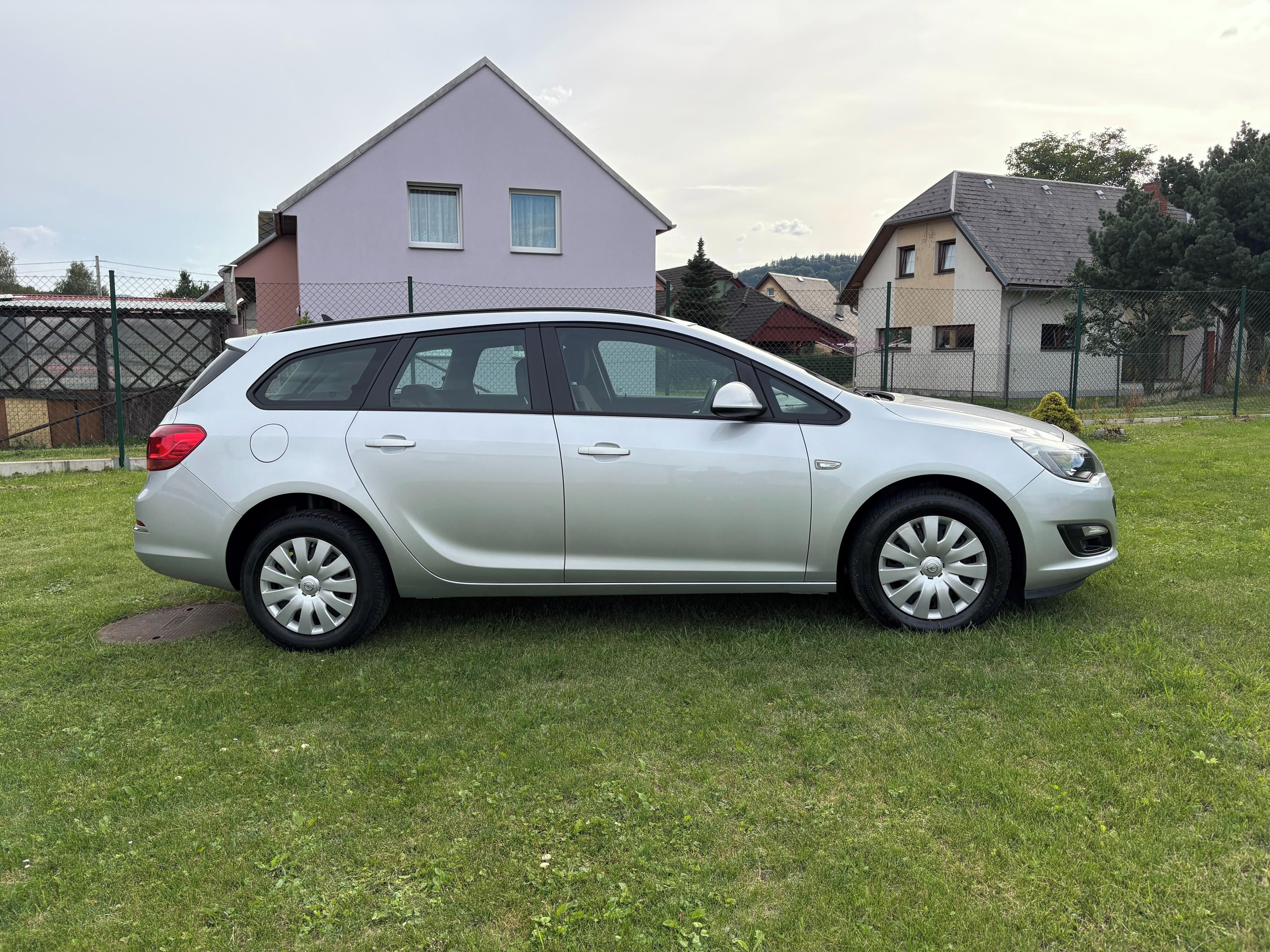 Opel Astra, SPORTS TOURER 1.6CDTi NAVI TZ - fotka 4