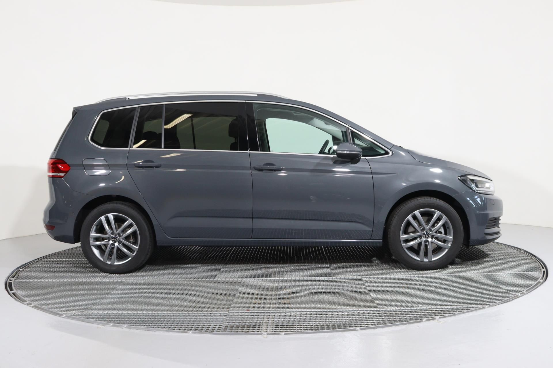 Volkswagen Touran, Friends 1,5 TSI 110 kW 7DSG - fotka 3