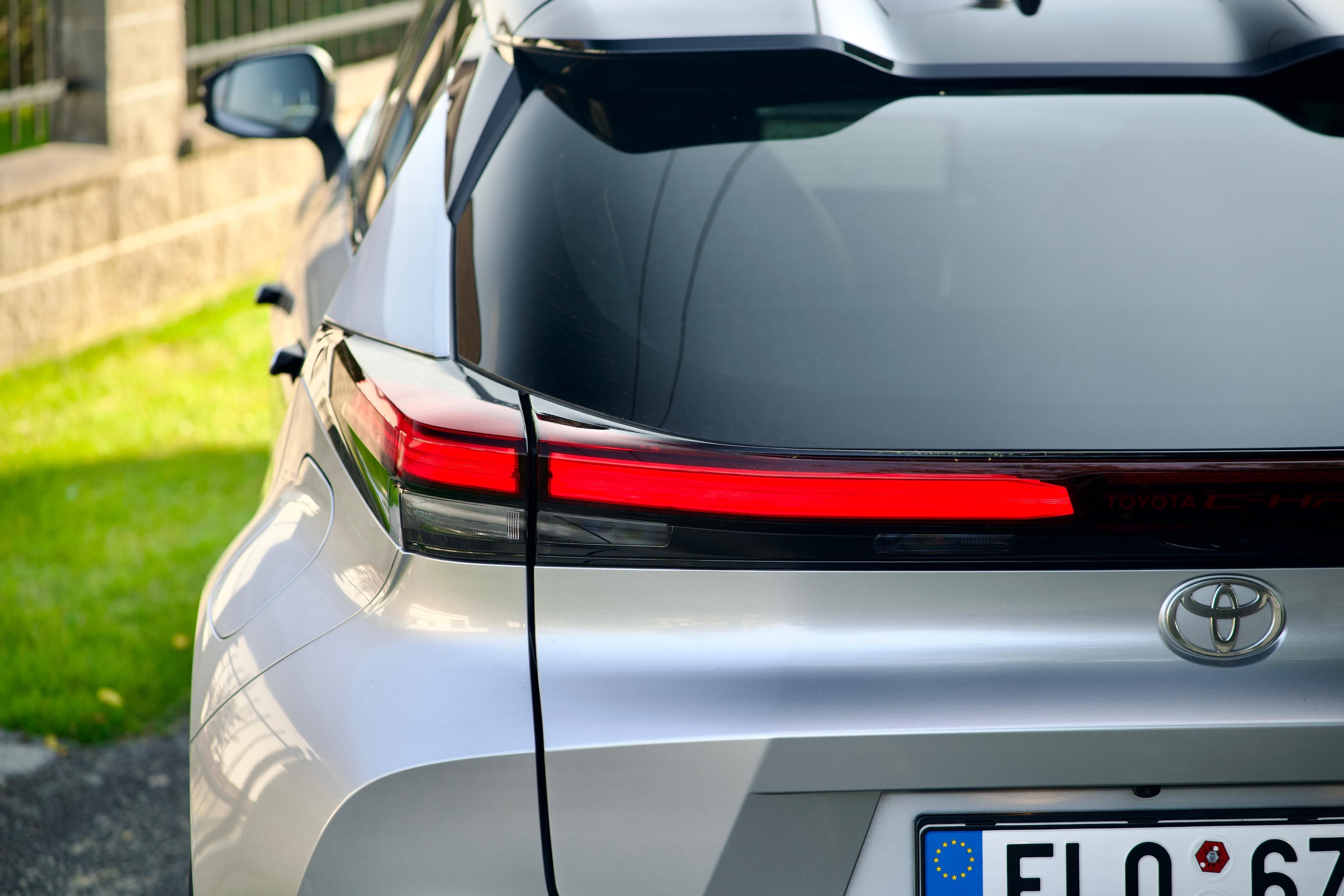 Toyota C-HR, 2.0 PHEV Executive +ZIMNÍ PNEU - fotka 6