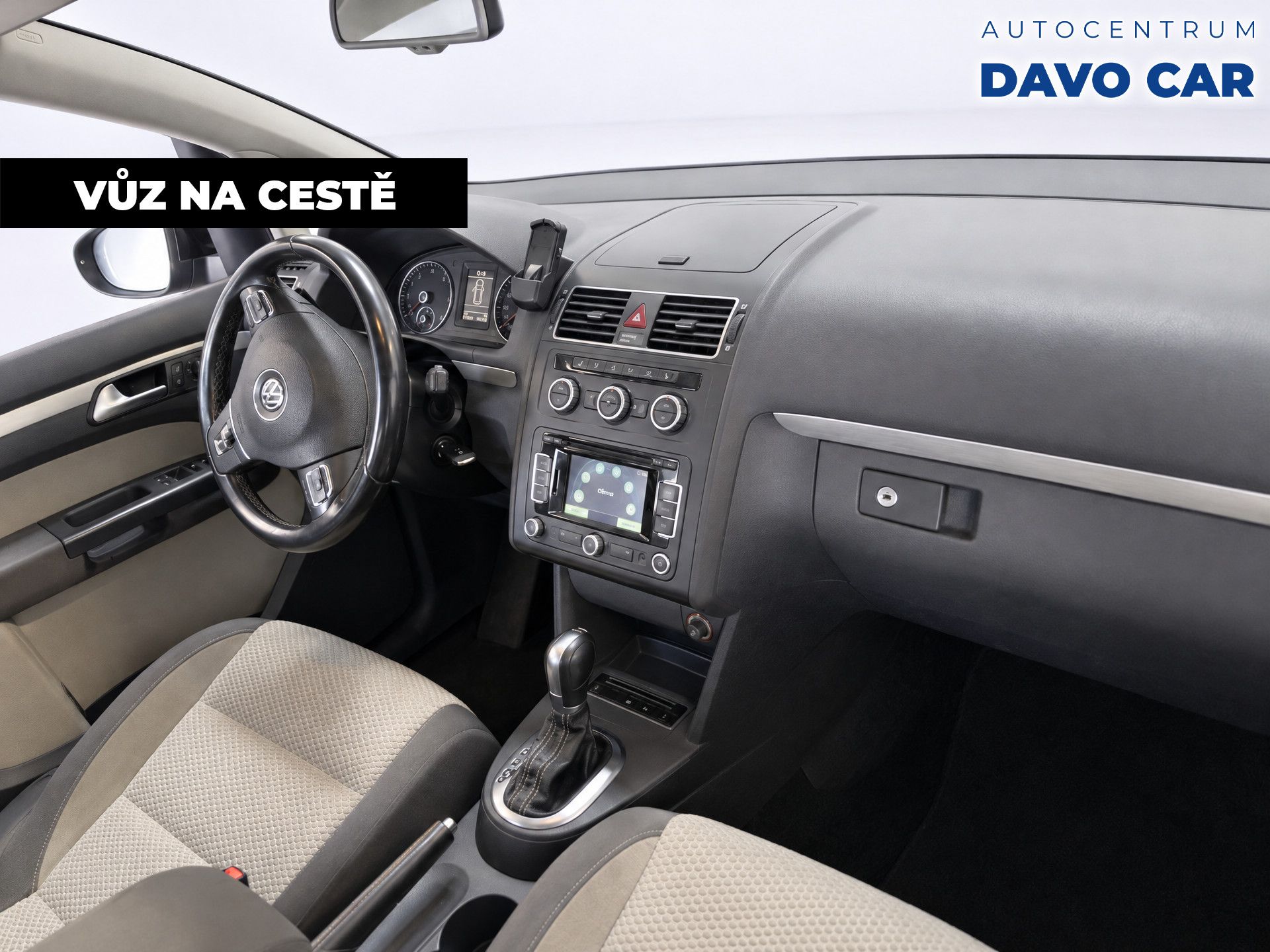 Volkswagen Touran, 2,0 TDI 130kW DSG Cross 1.Maj. - fotka 2