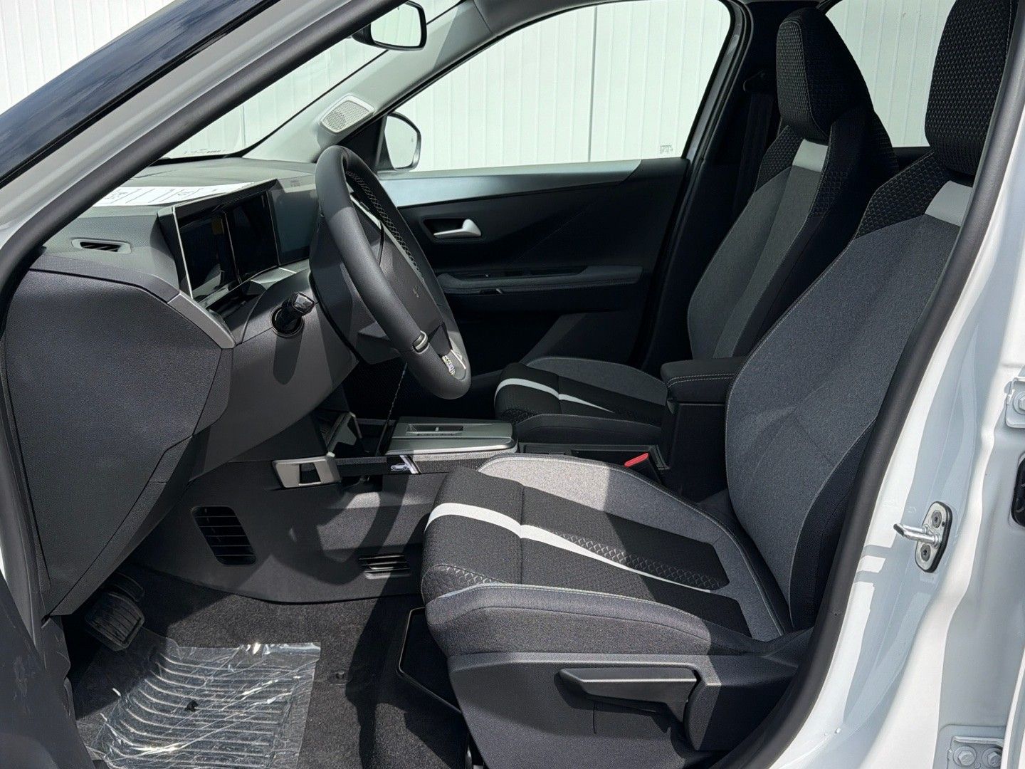 Opel Frontera, 1.2Hybrid Turbo 110k 81kW GS - fotka 5