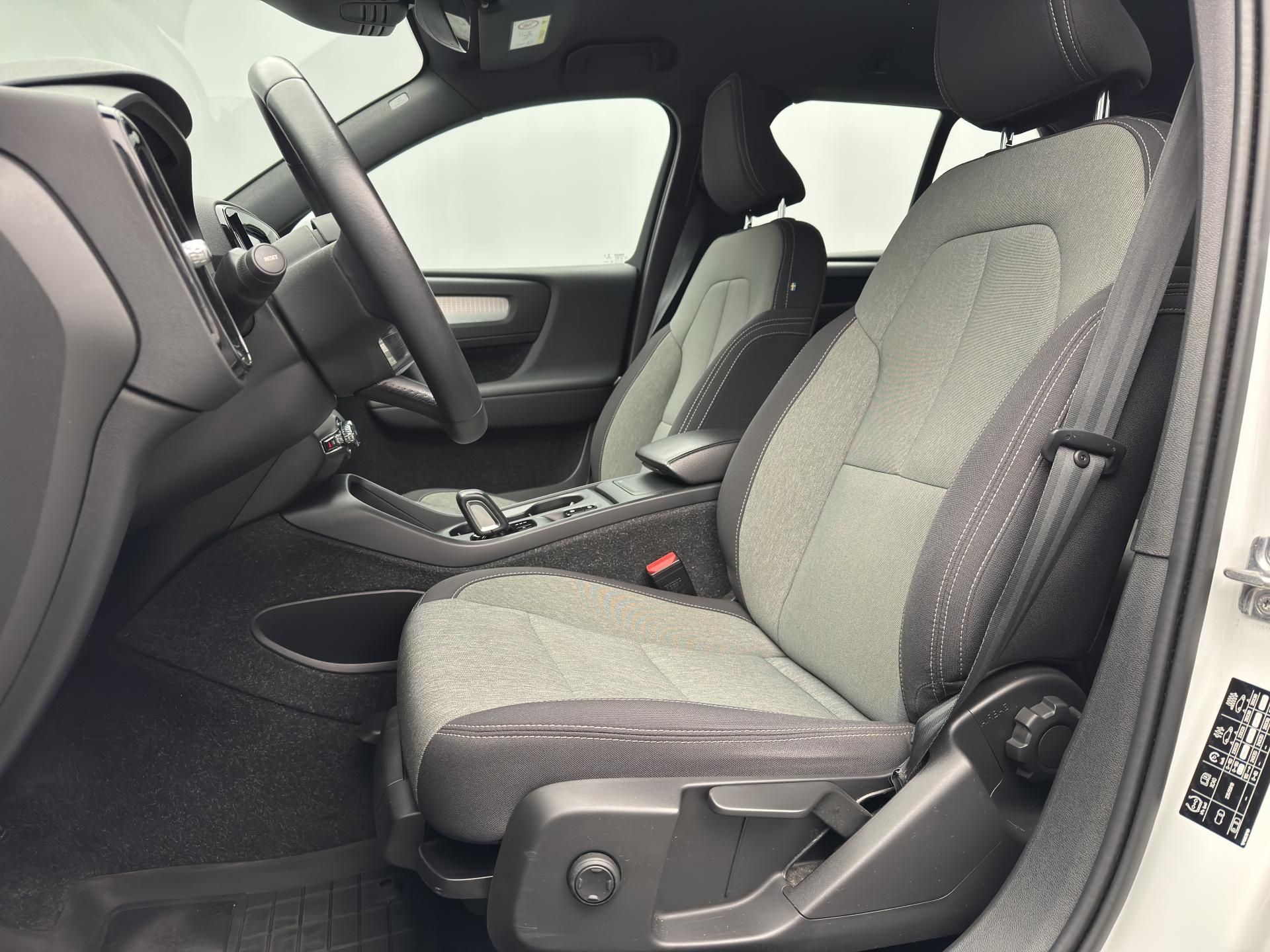 Volvo XC40, D3 MOMENTUM AUT - fotka 3