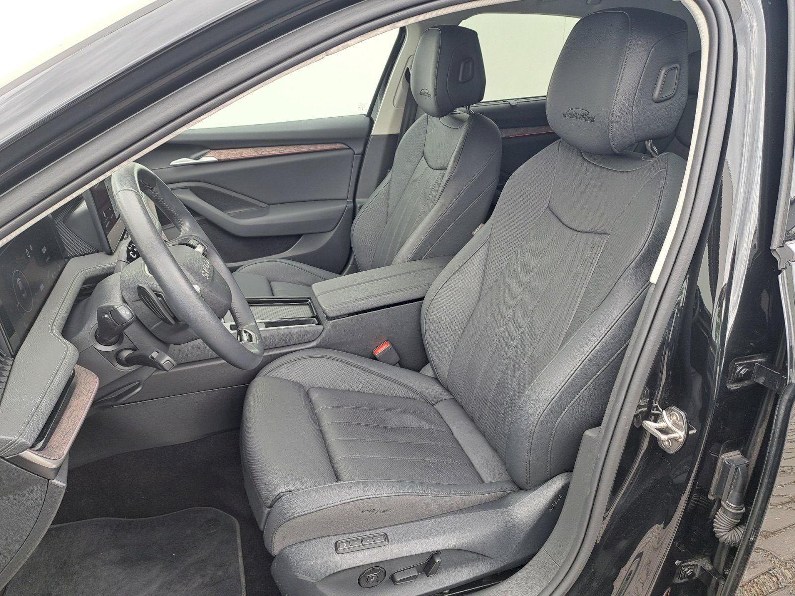 Škoda Superb, 2,0TDI 110kW DSG Laurin & Klem - fotka 6