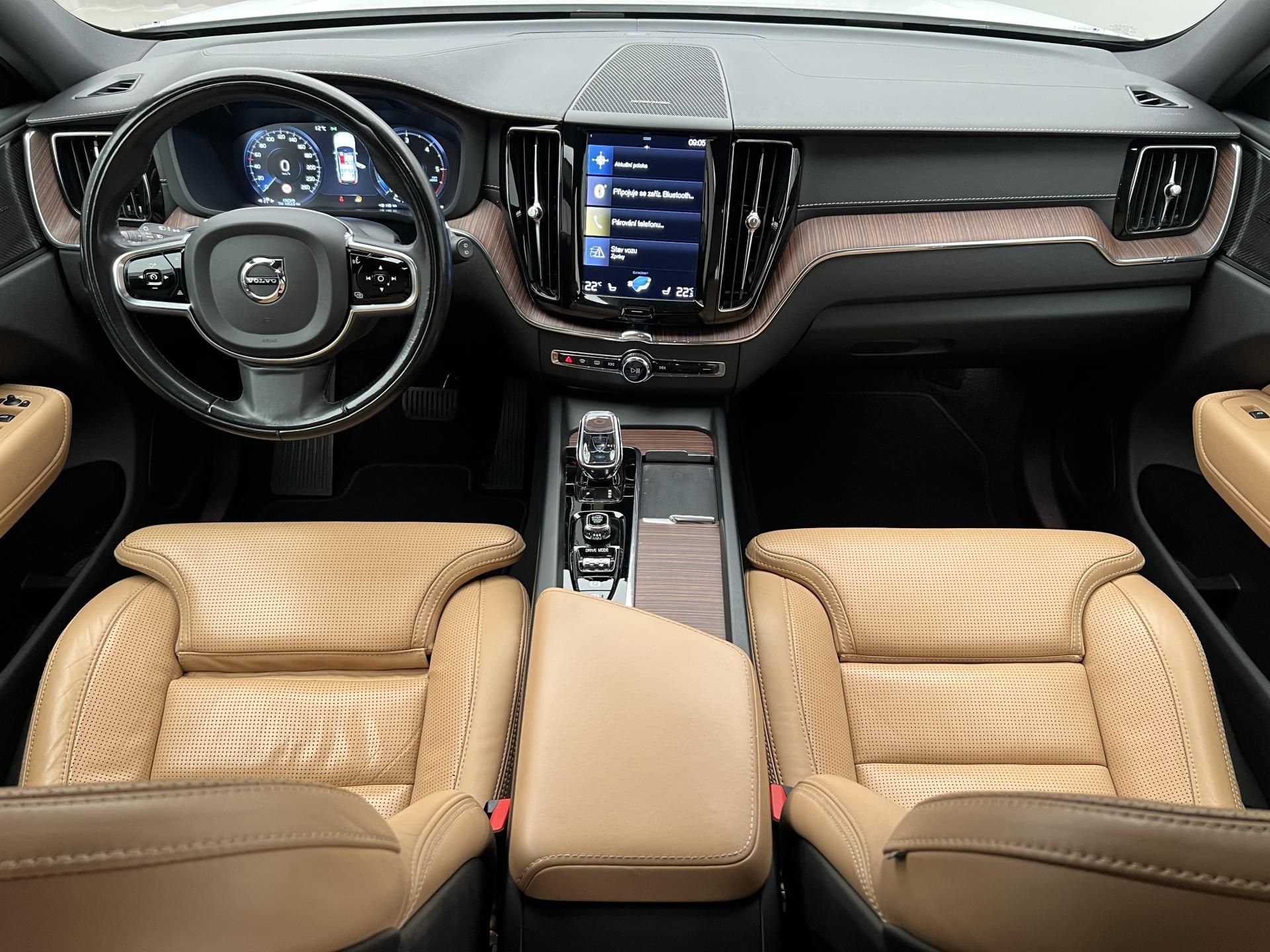 Volvo XC60, B4 AWD INSCRIPTION AUT 1.maj. - fotka 2