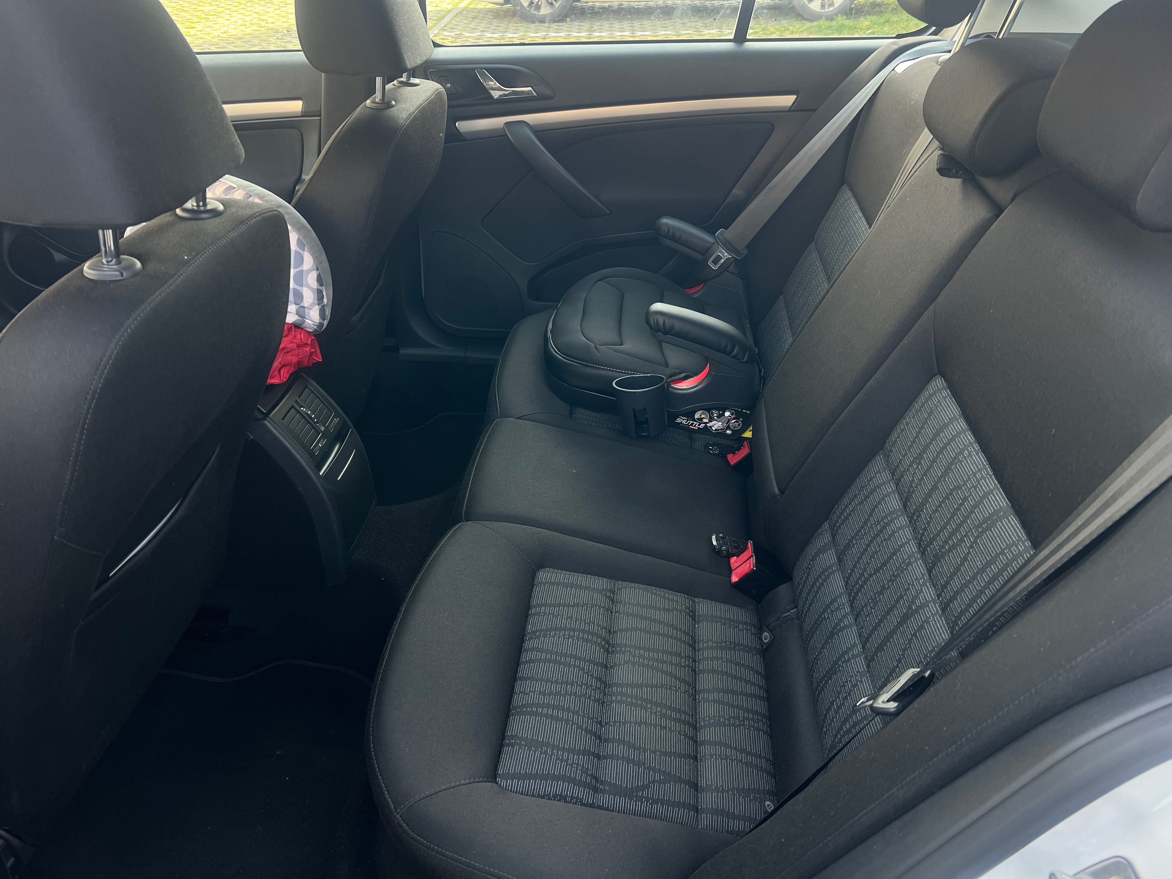 Škoda Octavia, 1.6 TDI. Servisovano, - fotka 5