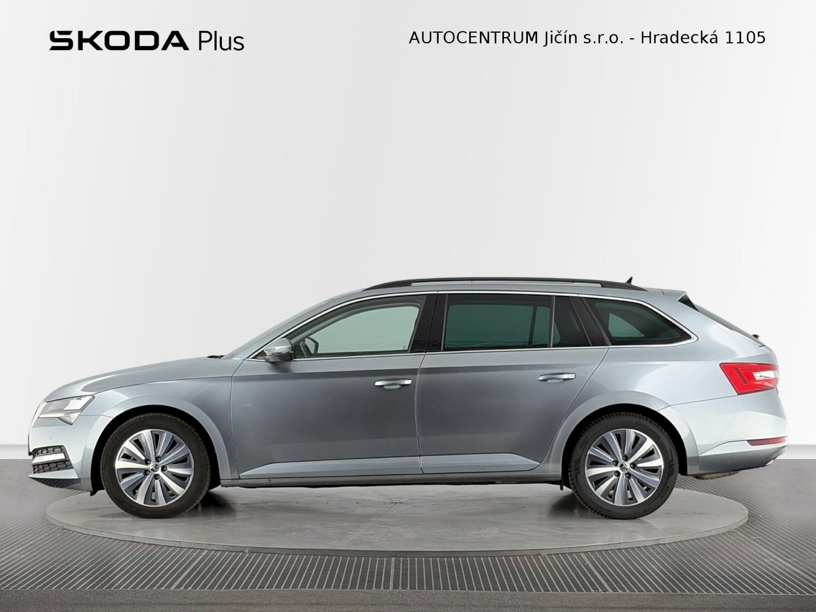 Škoda Superb, Combi DSG 2.0TSI 140kW Ambitio - fotka 3