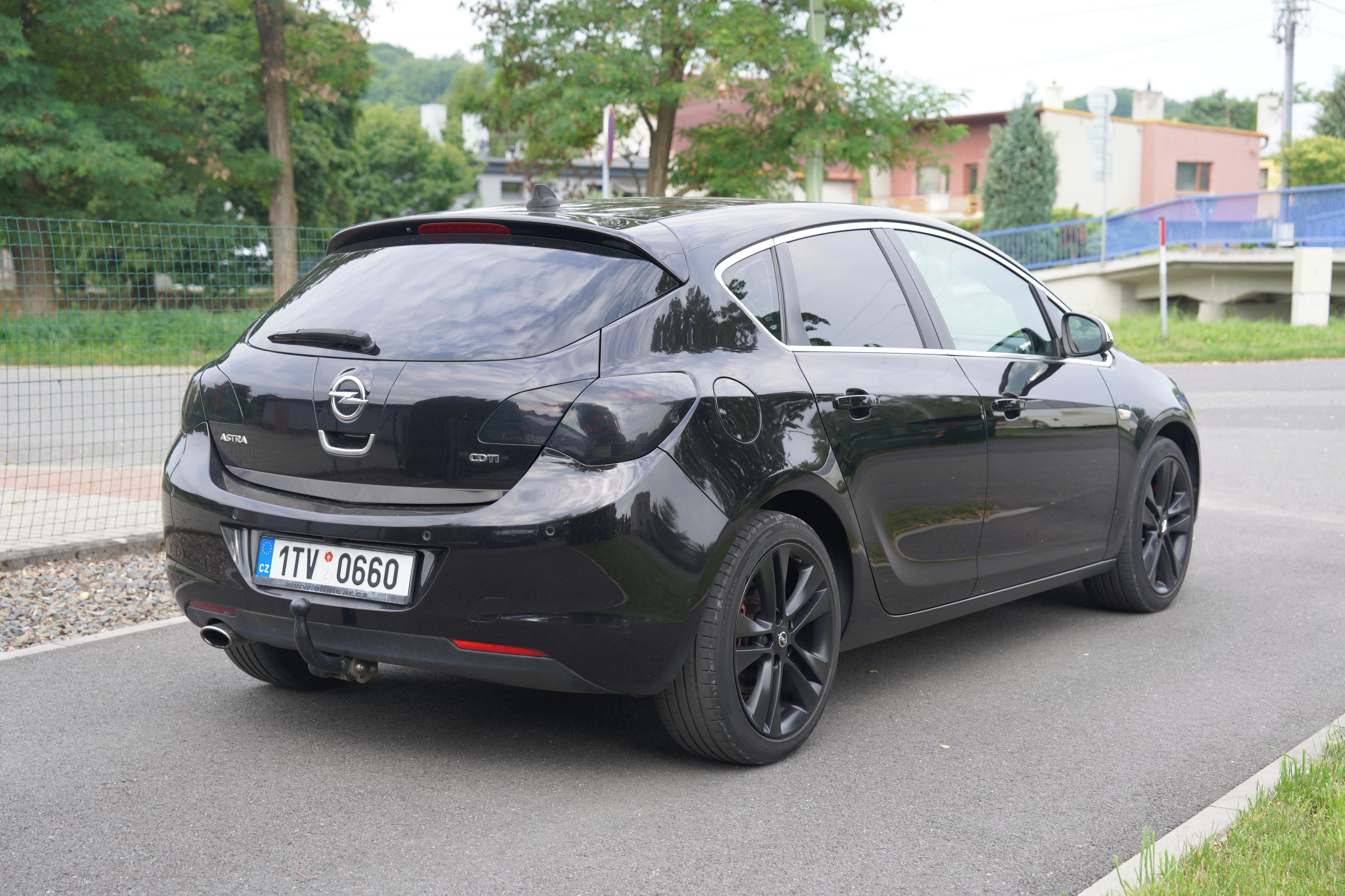 Opel Astra, CDTI 140 kW 109000 km - fotka 3