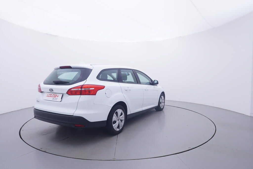 Ford Focus, 1.6 16V 77 kW - fotka 5