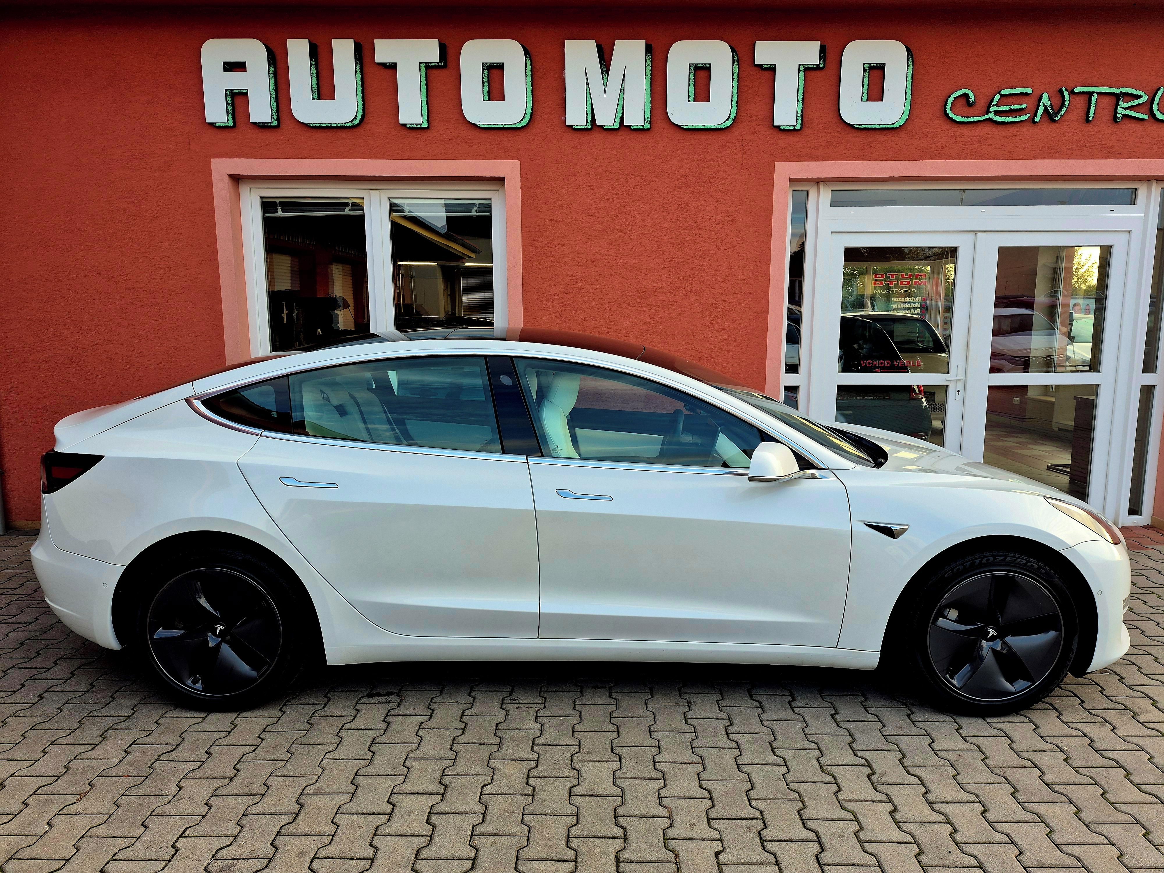 Tesla Model 3, Long Range Dual Motor 350 kW - fotka 6