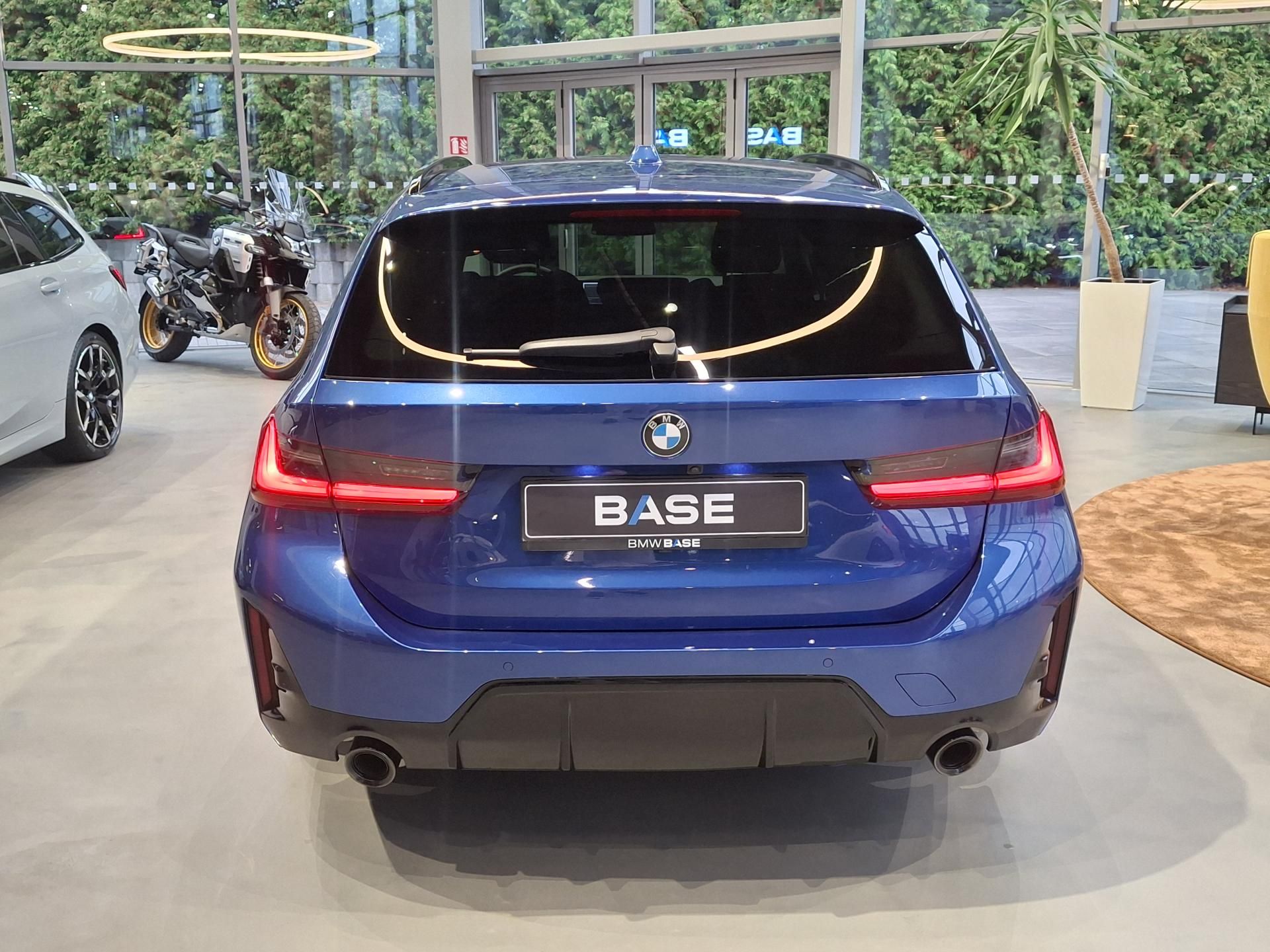 BMW Řada 3, 320d xDrive Touring M-Sport - fotka 6