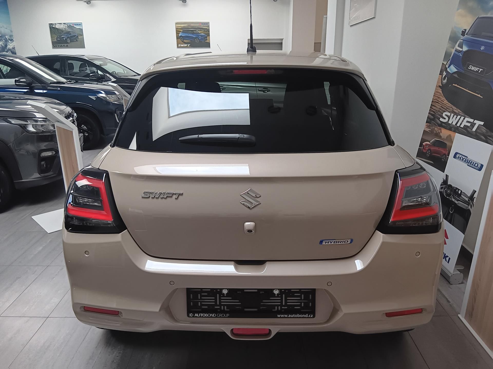 Suzuki Swift, ELEGANCE 1.2 HYBRID M/T 4x4 - fotka 4