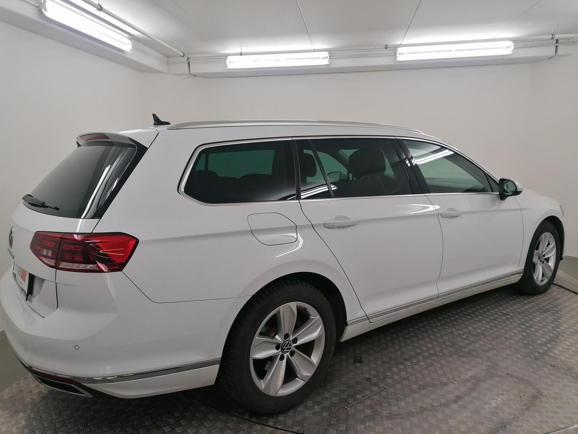 Volkswagen Passat, 2,0 TDI DSG ELEGANCE,1.MAJ.ČR - fotka 5