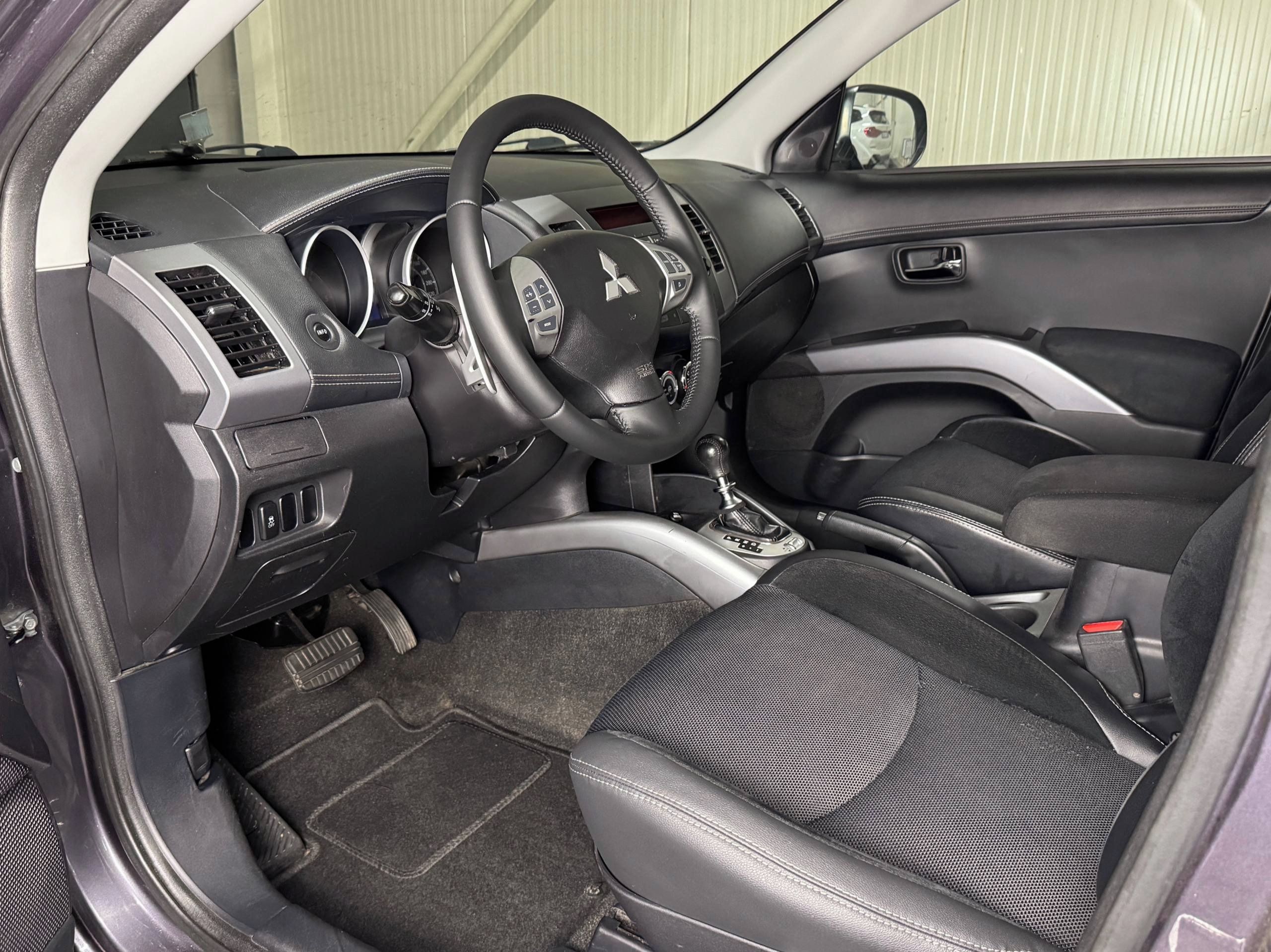 Mitsubishi Outlander, 2.2d 115kw 4x4 - fotka 5