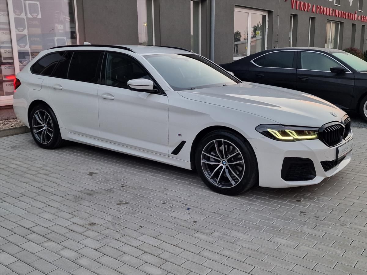 BMW Řada 5, 520d Xdrive M-Sport ČR,1.Maj. - fotka 2