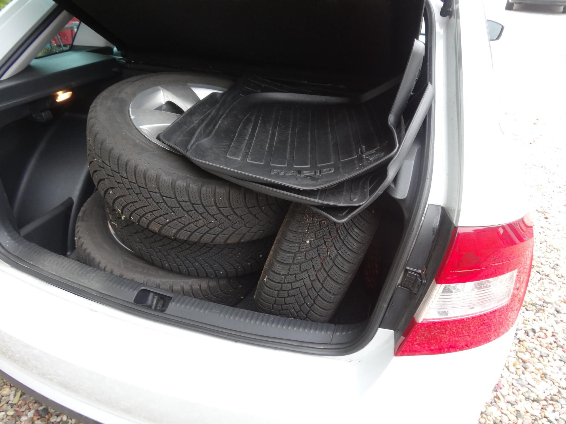 Škoda Rapid, 1.2TSi 2xlitá kola zim.+let.pn - fotka 3