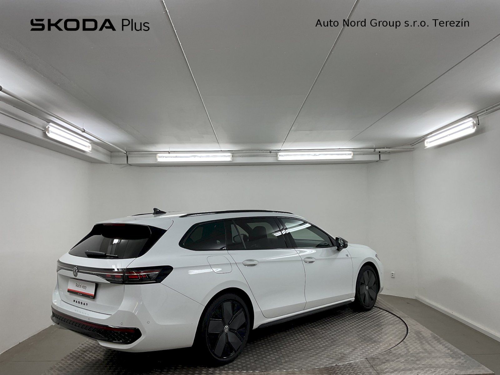 Volkswagen Passat, R-Line 2,0 TDI 142 kW 4MOT - fotka 2