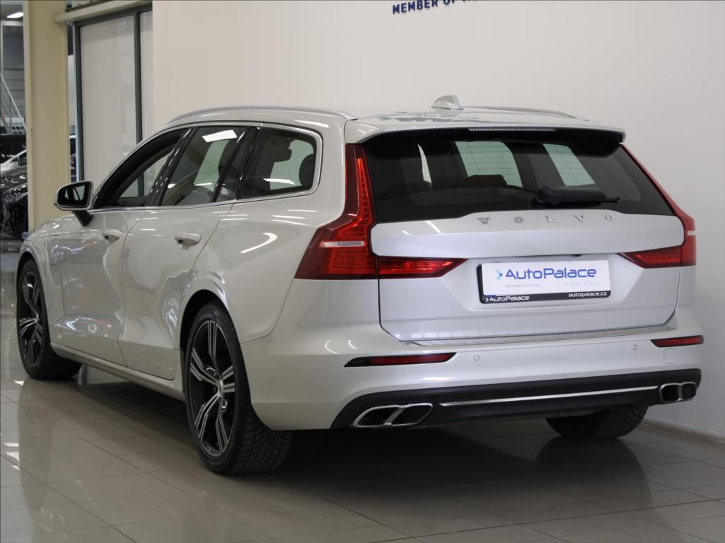 Volvo V60, 2,0 T8 AWD Recharge Insc.Vent. - fotka 3