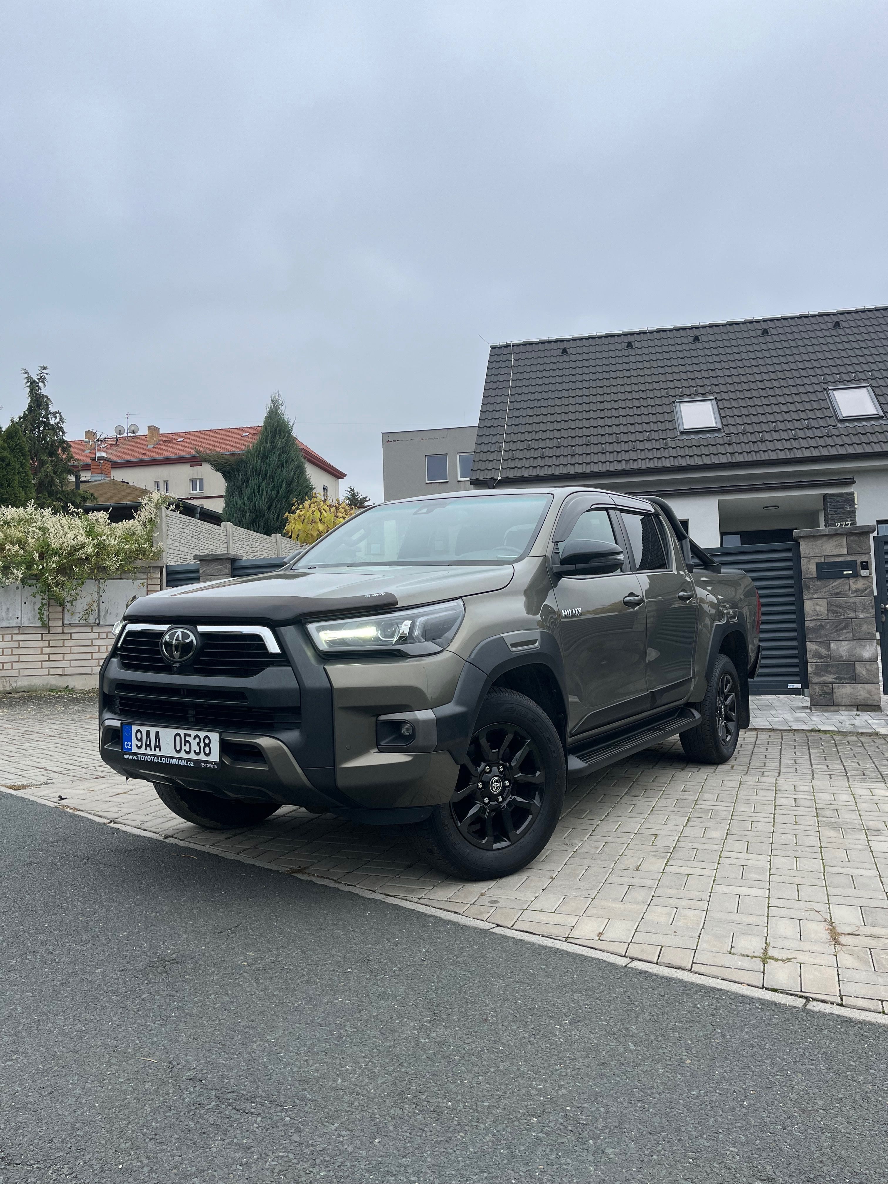 Toyota Hilux, 2.8 150 kW – INVICIBLE | 4x4 - fotka 2