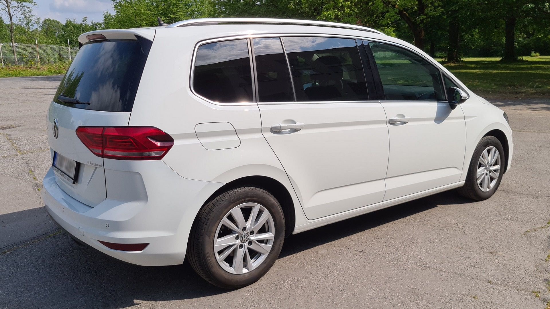 Volkswagen Touran, 2.0 TDI HighLine EU6+ - fotka 2
