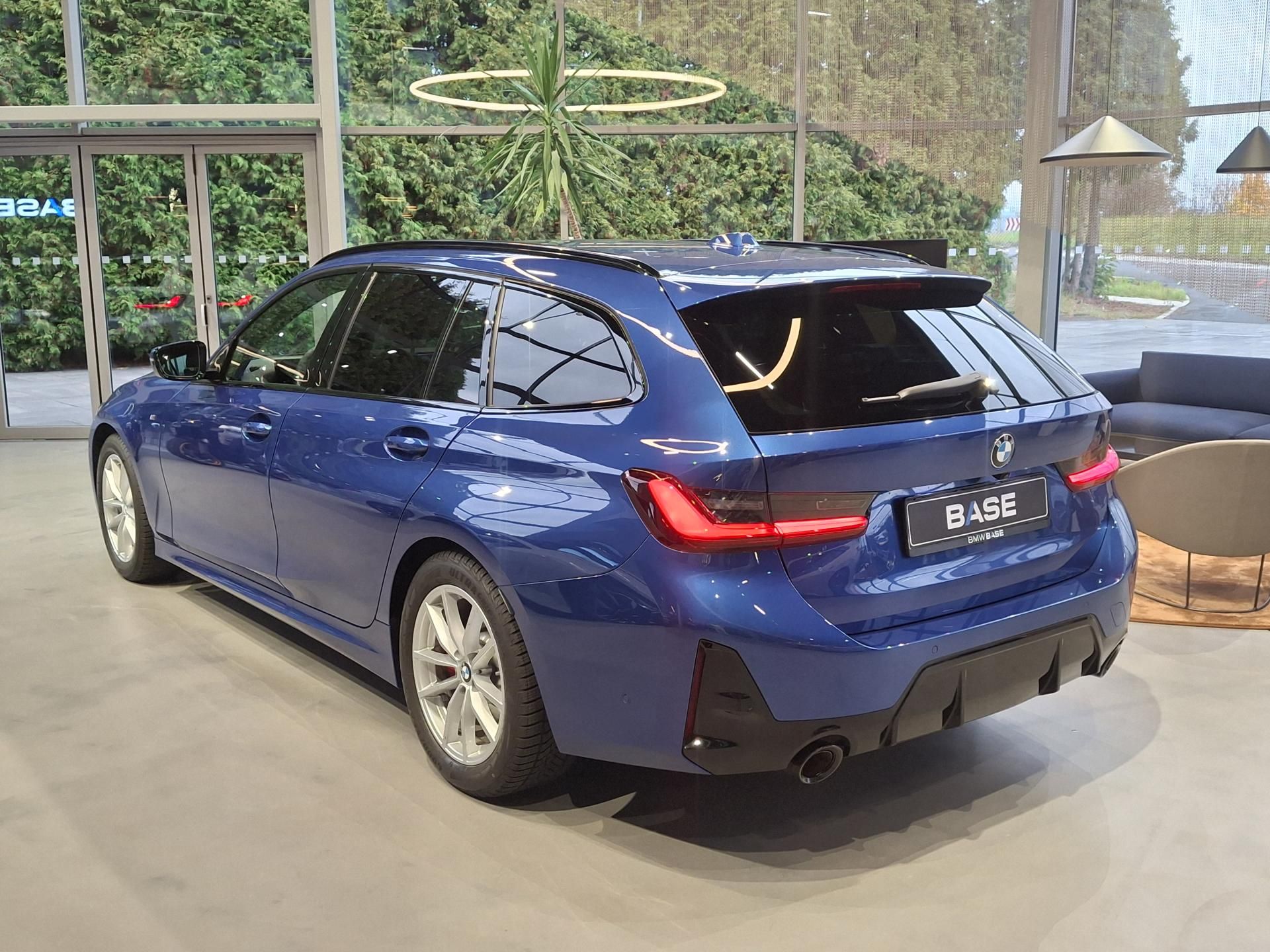 BMW Řada 3, 320d xDrive Touring M-Sport - fotka 5