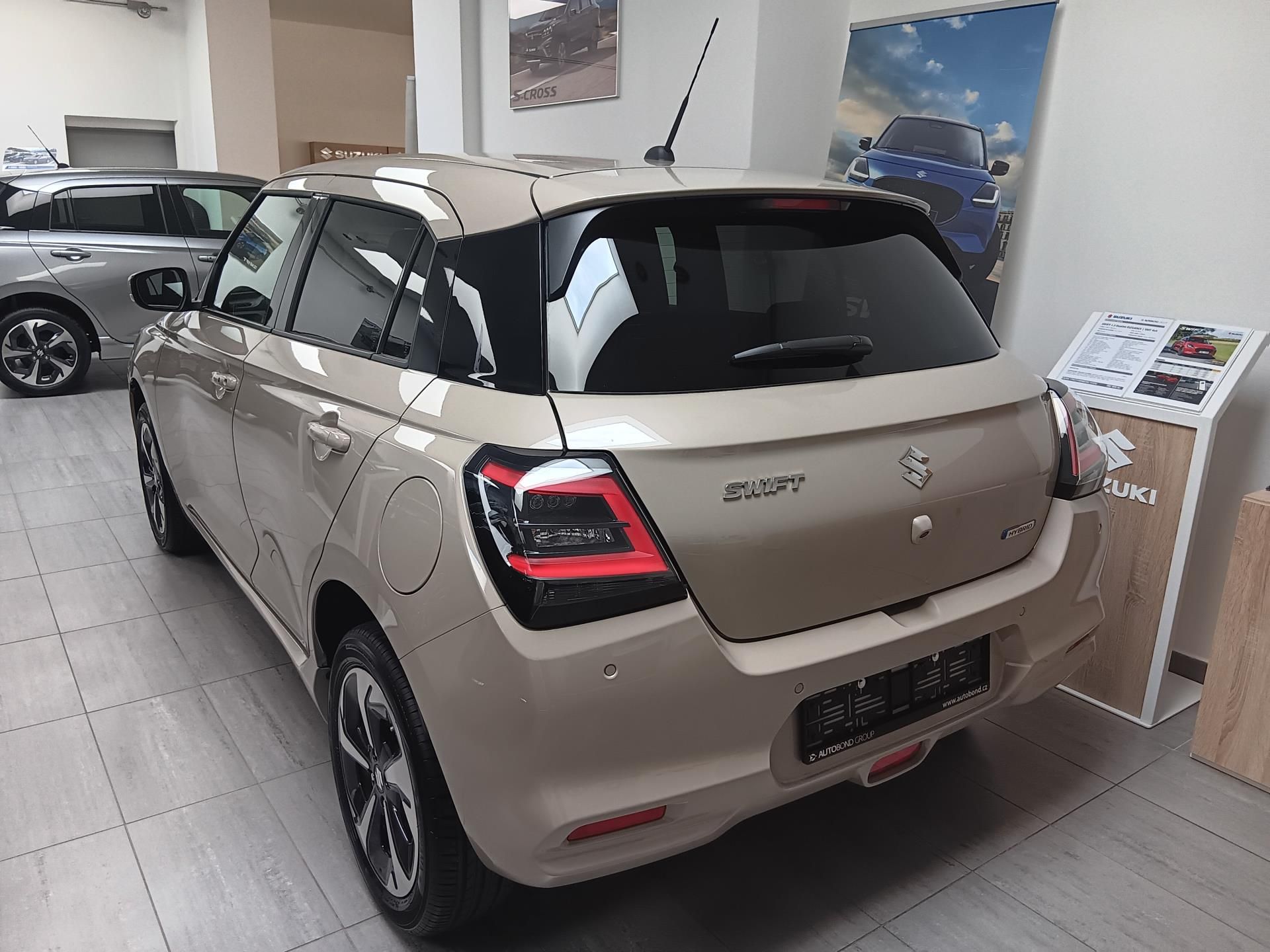 Suzuki Swift, ELEGANCE 1.2 HYBRID M/T 4x4 - fotka 3