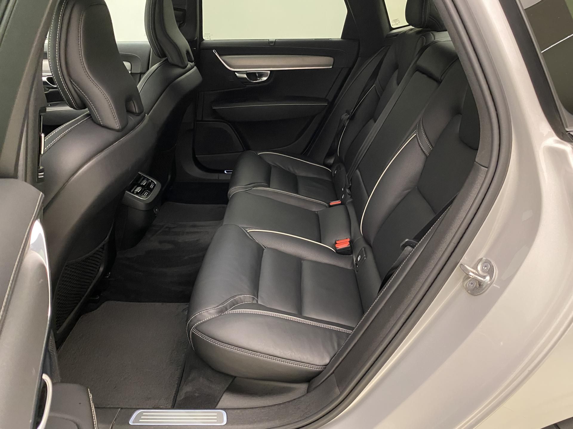Volvo S90, B5 AWD BLACK ULTIMATE AUT CZ - fotka 5
