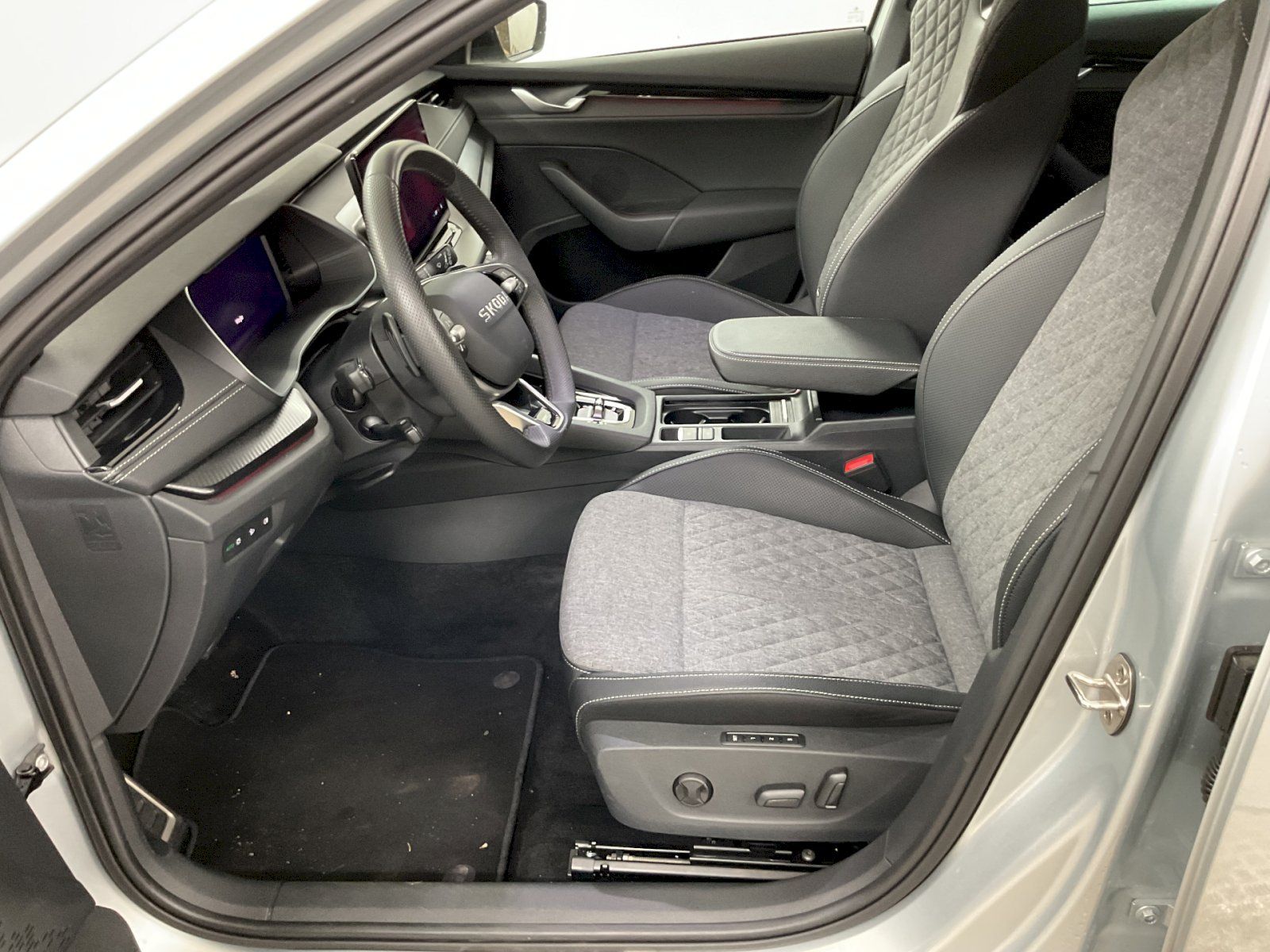 Škoda Octavia, SportLine 2.0 TDI / 110 kW DSG - fotka 6