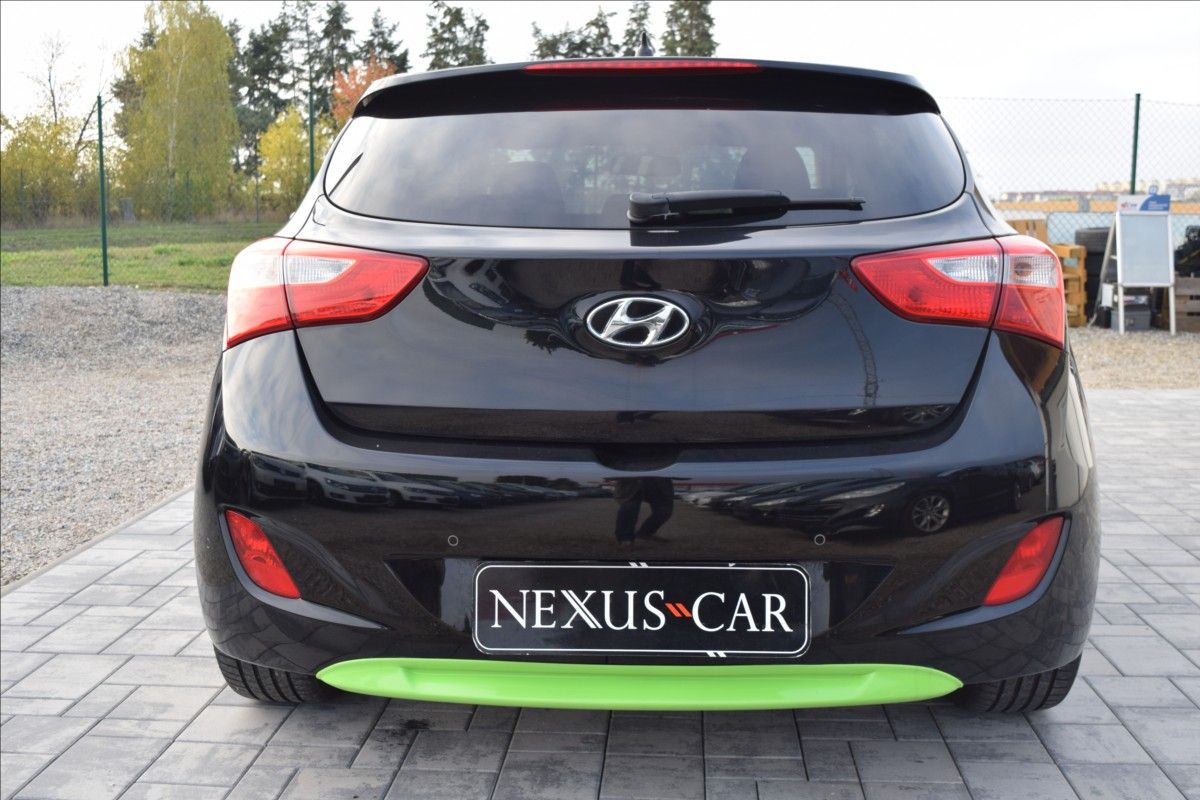Hyundai i30, 1,6 CRDi 81KW BALCK & LIME - fotka 6