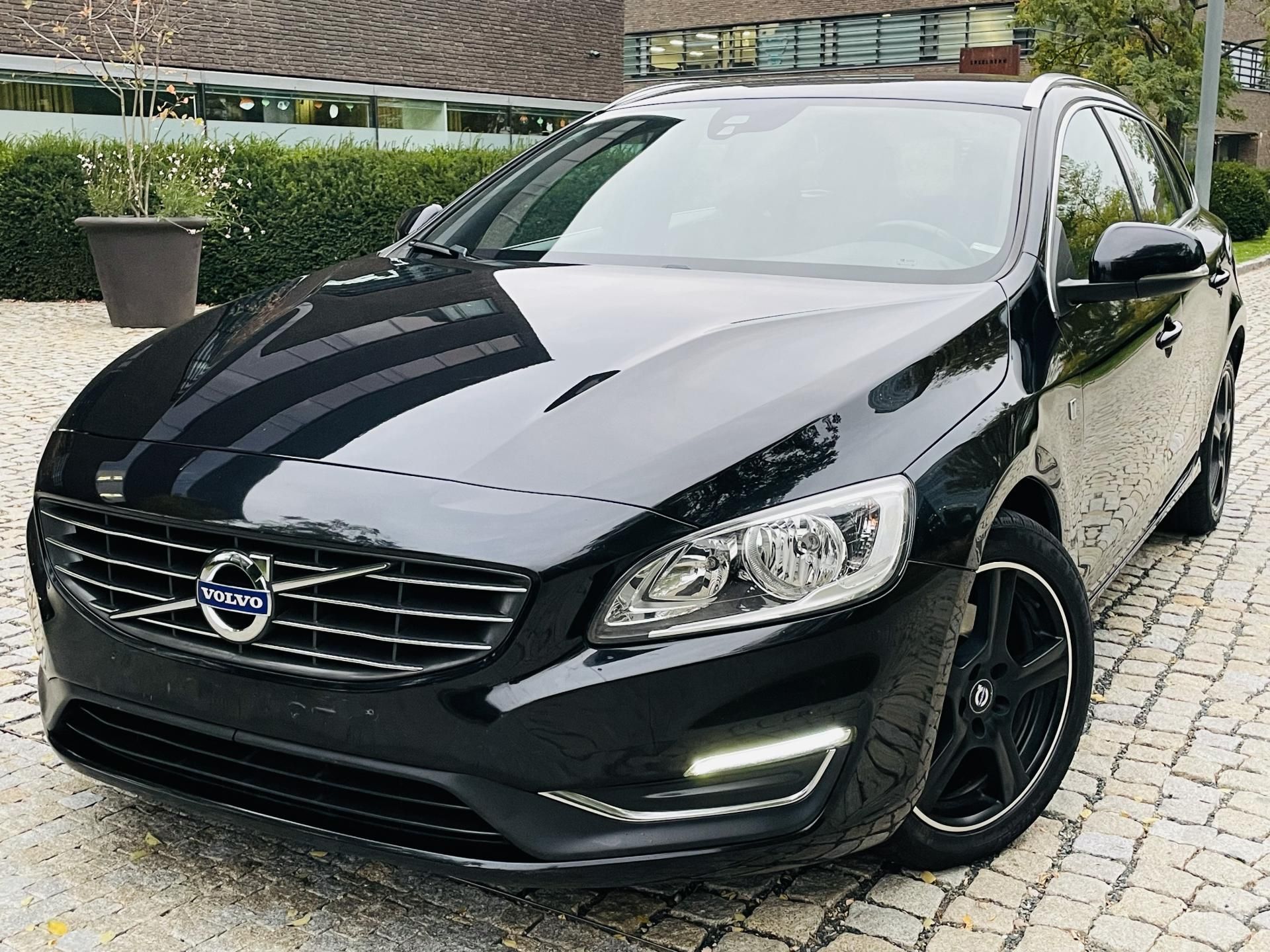 Volvo V60, 2.0D 5VÁLEC AUT OCEAN RACE