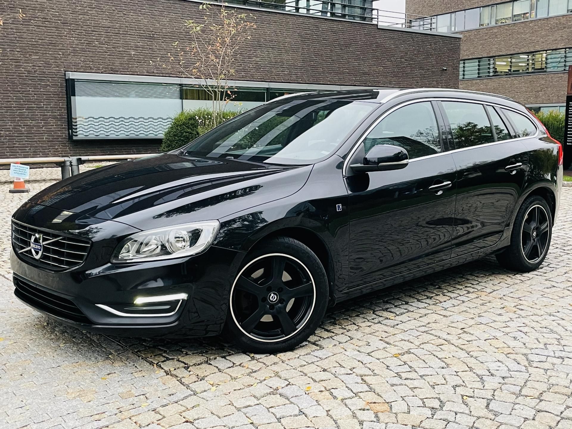 Volvo V60, 2.0D 5VÁLEC AUT OCEAN RACE - fotka 3