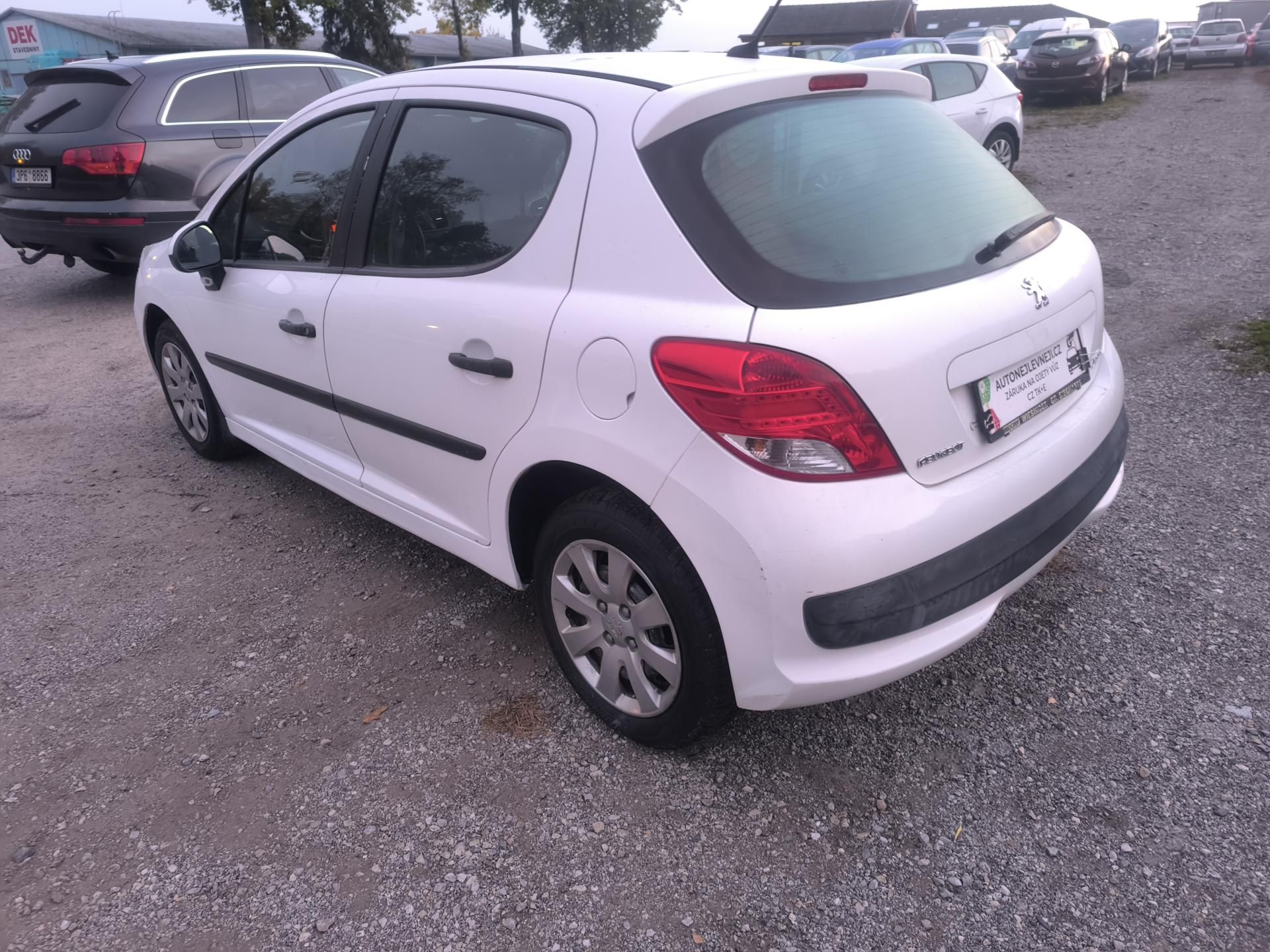 Peugeot 207, 1,4i54KW,PĚKNÝ,120KM,1MAJ63LET - fotka 5