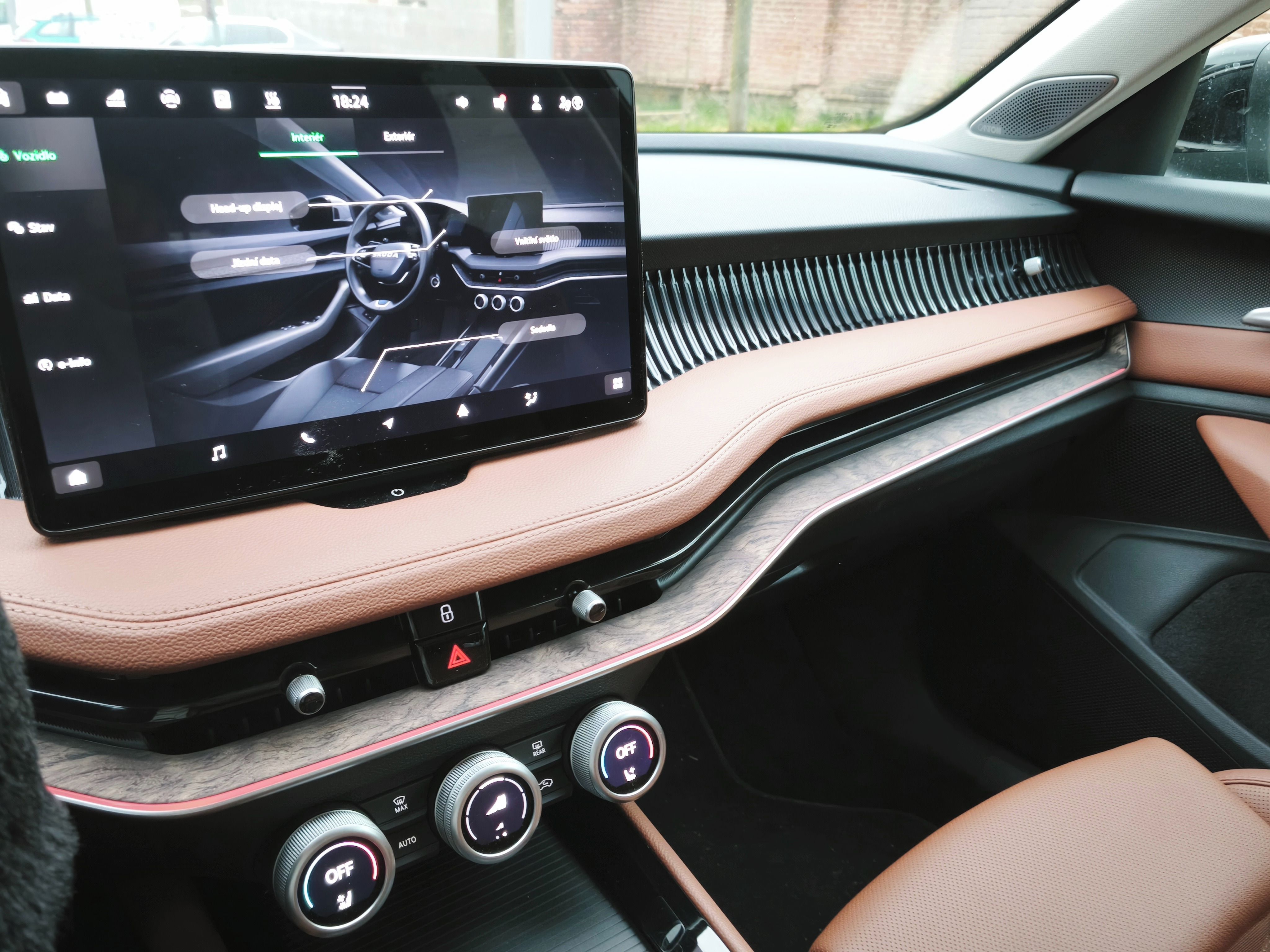 Škoda Superb, L&K 2025 závěs DPH 40tis km - fotka 5