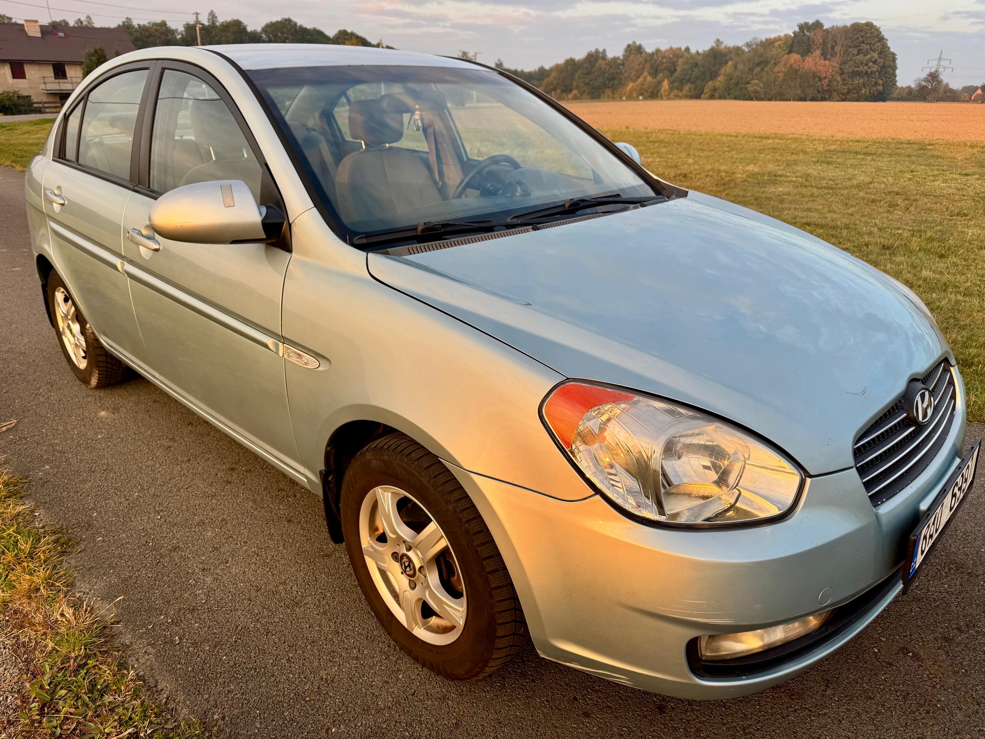 Hyundai Accent, 1.6 16V - fotka 2