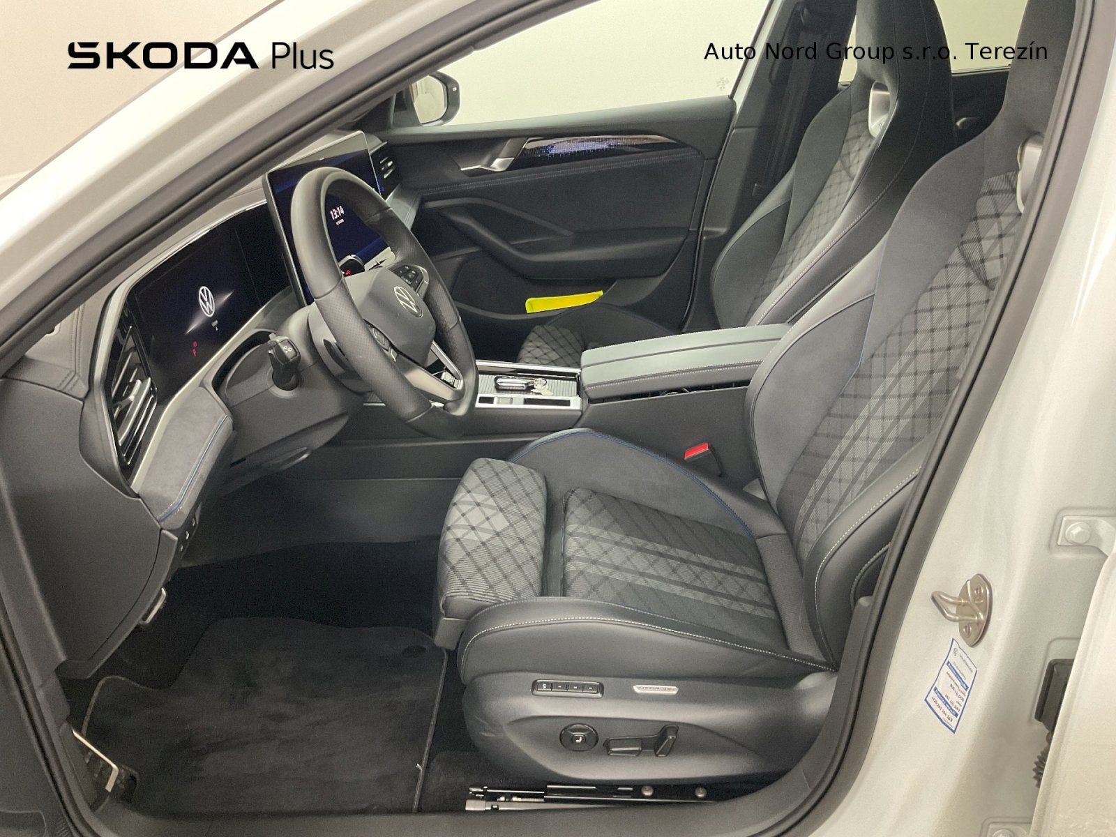 Volkswagen Passat, R-Line 2,0 TDI 142 kW 4MOT - fotka 5