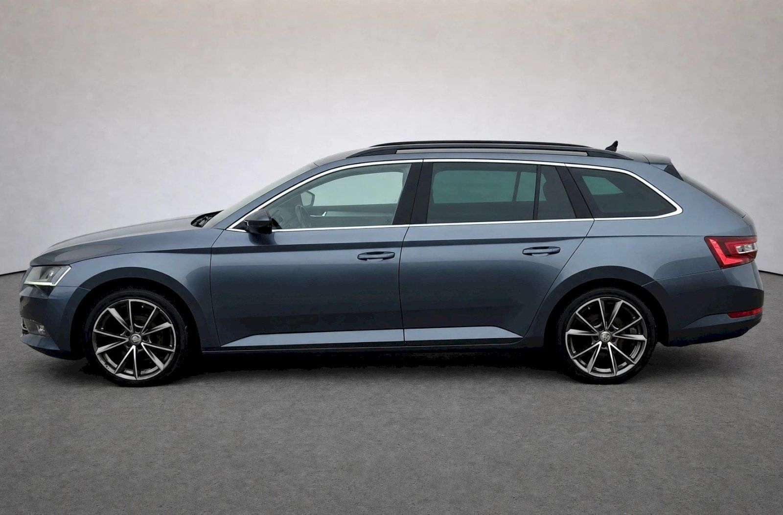 Škoda Superb, Combi Ambition Business  2,0 T - fotka 3