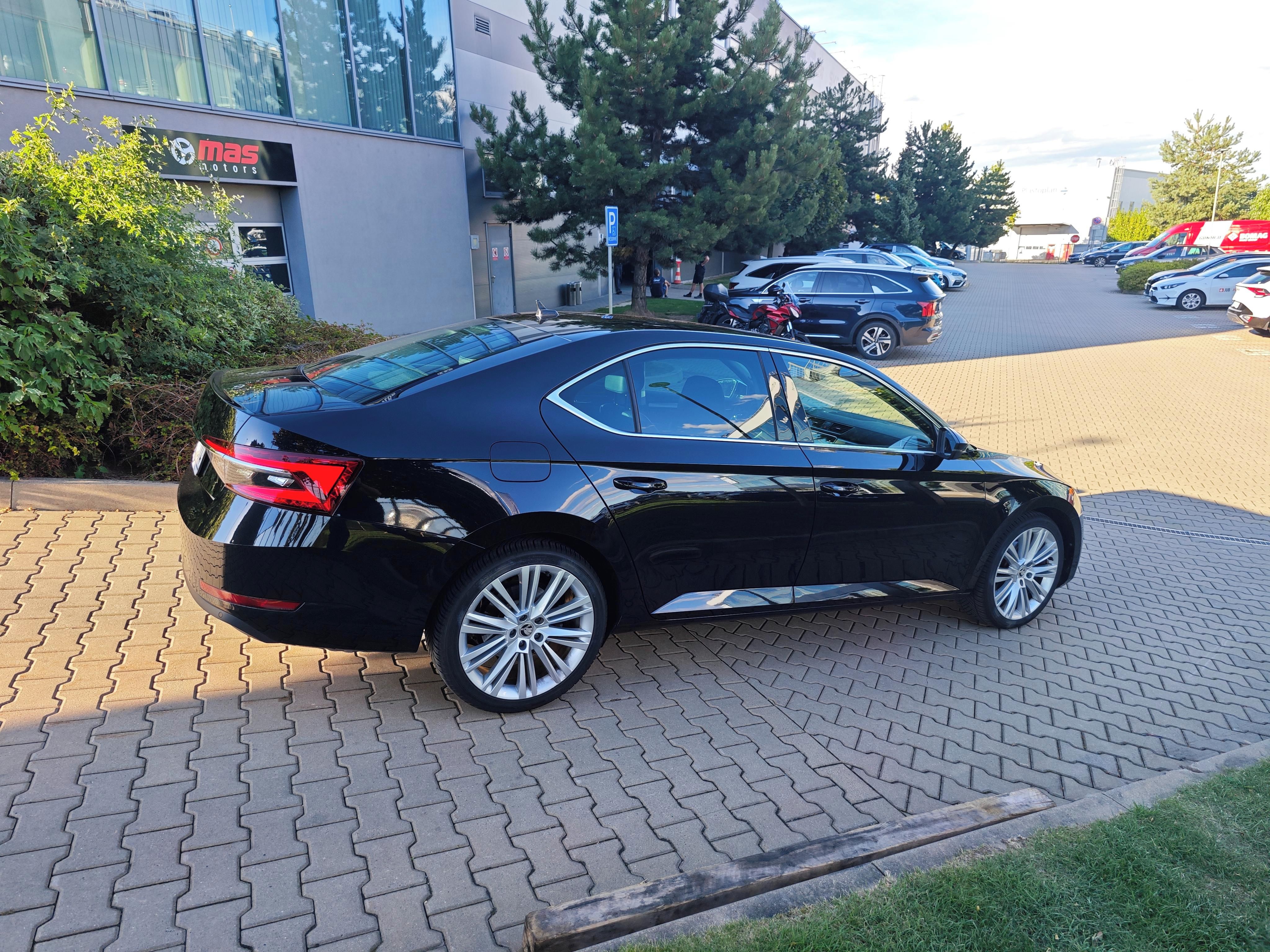 Škoda Superb - fotka 3