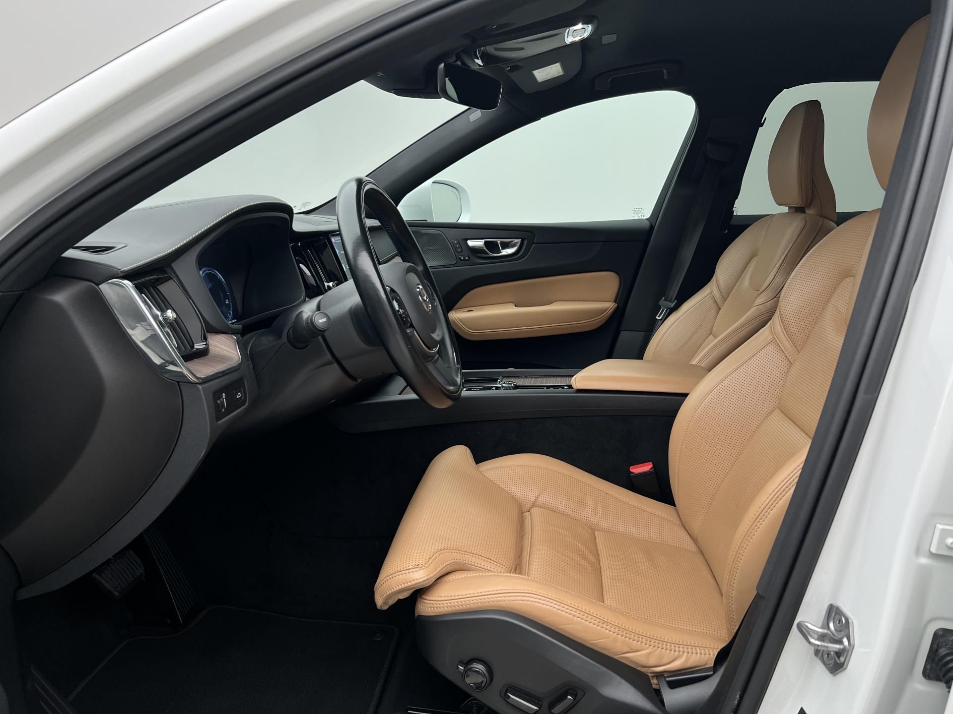 Volvo XC60, B4 AWD INSCRIPTION AUT 1.maj. - fotka 3